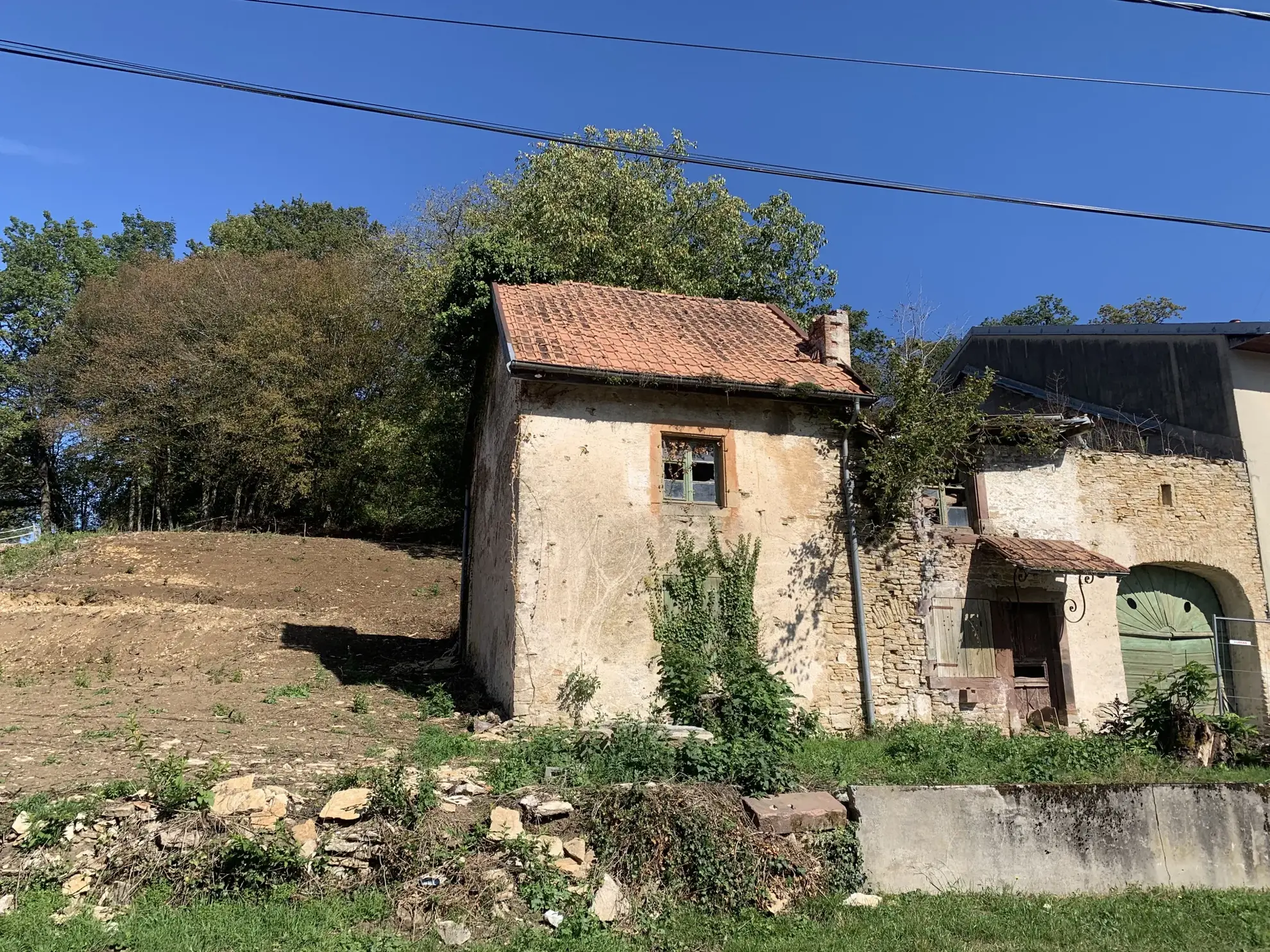 Maison à rénover sur 15 ares de terrain proche d'HERICOURT - Opportunité d'investissement