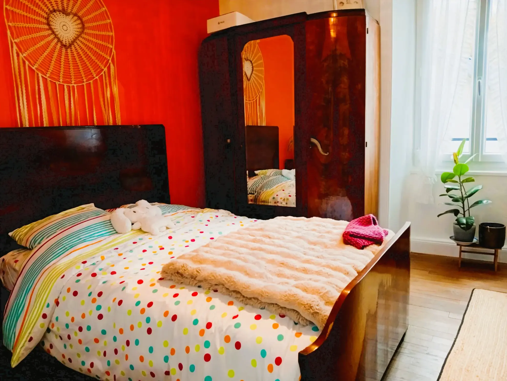 Maison spacieuse avec jacuzzi, dépendances et terrain constructible près d’un village dynamique 