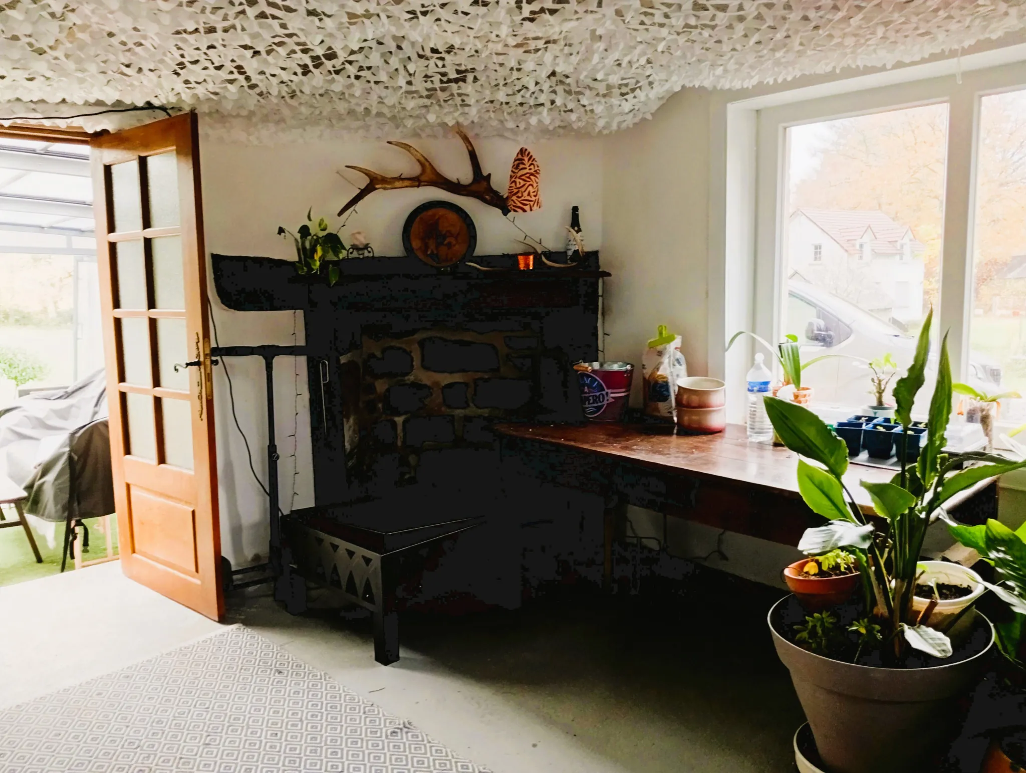 Maison spacieuse avec jacuzzi, dépendances et terrain constructible près d’un village dynamique 