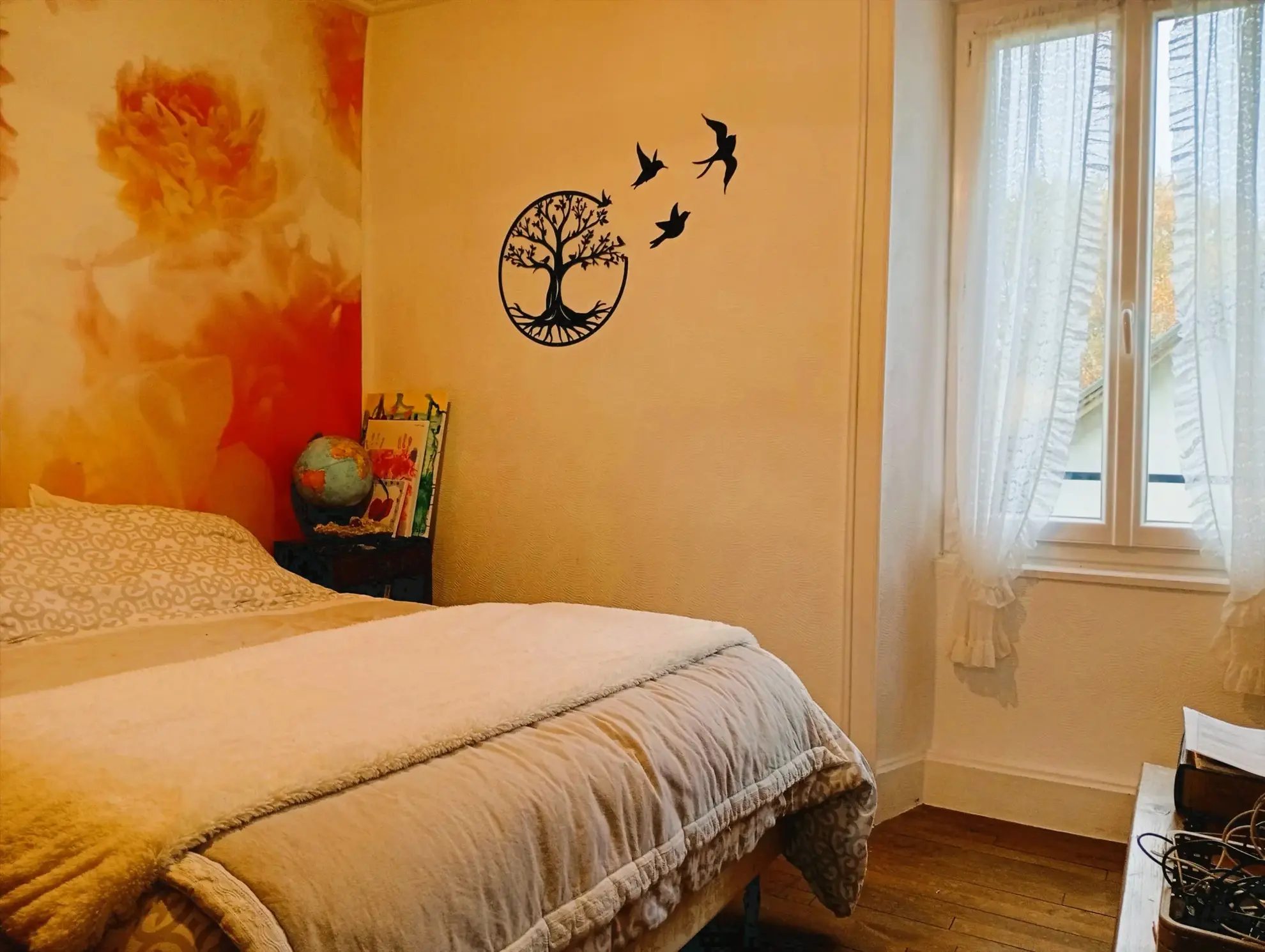 Maison spacieuse avec jacuzzi, dépendances et terrain constructible près d’un village dynamique 