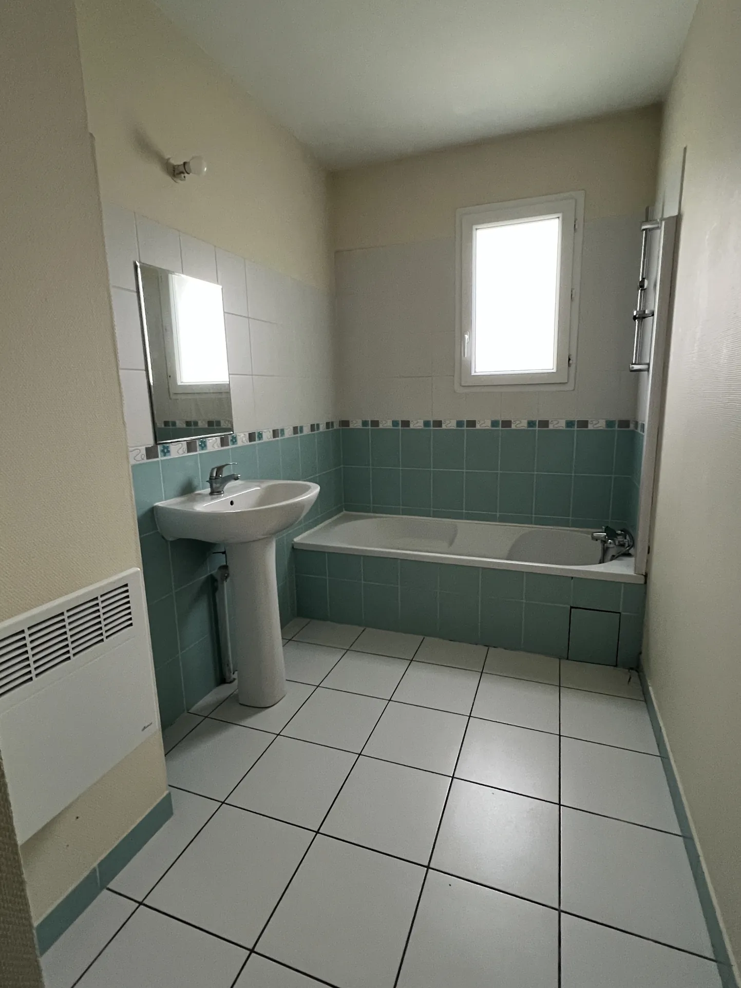 Maison 3 chambres avec garage et jardin à Roaillan 