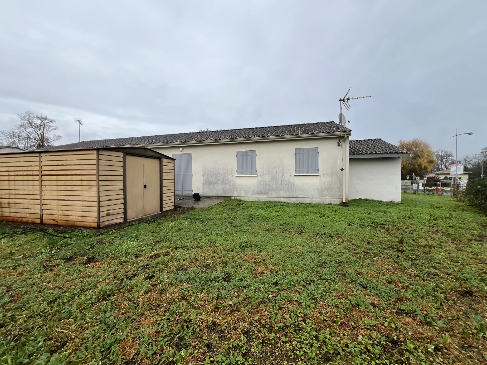 Maison 3 chambres avec garage et jardin à Roaillan 