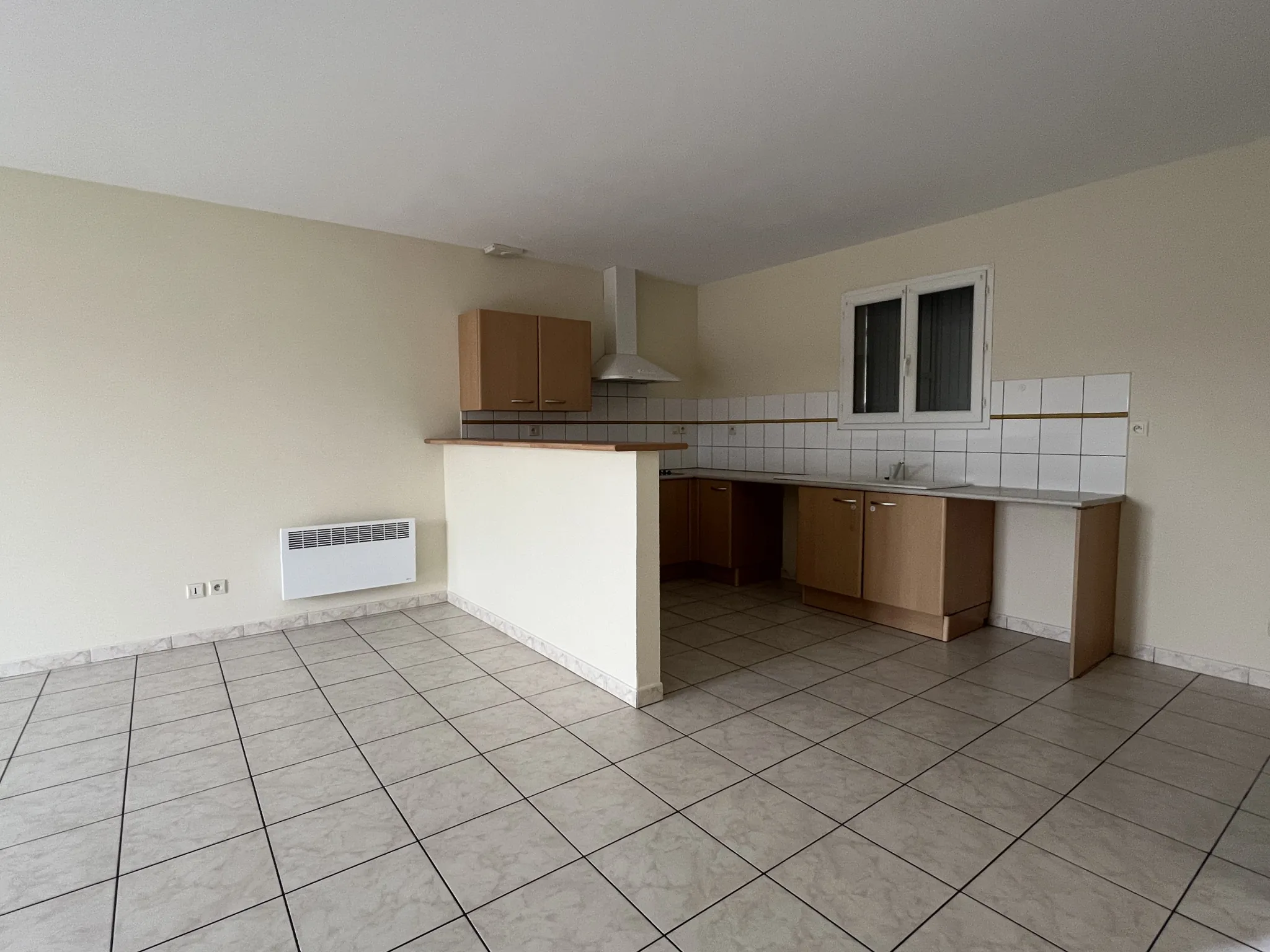 Maison 3 chambres avec garage et jardin à Roaillan 