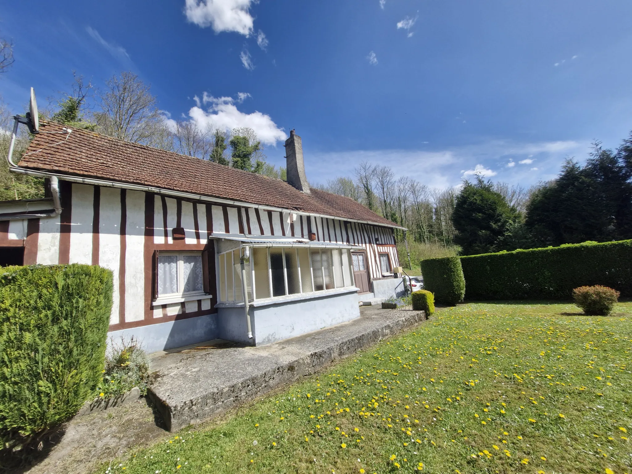 Longère à rénover proche Bacqueville-en-Caux avec 3 chambres et terrain de 405 m²