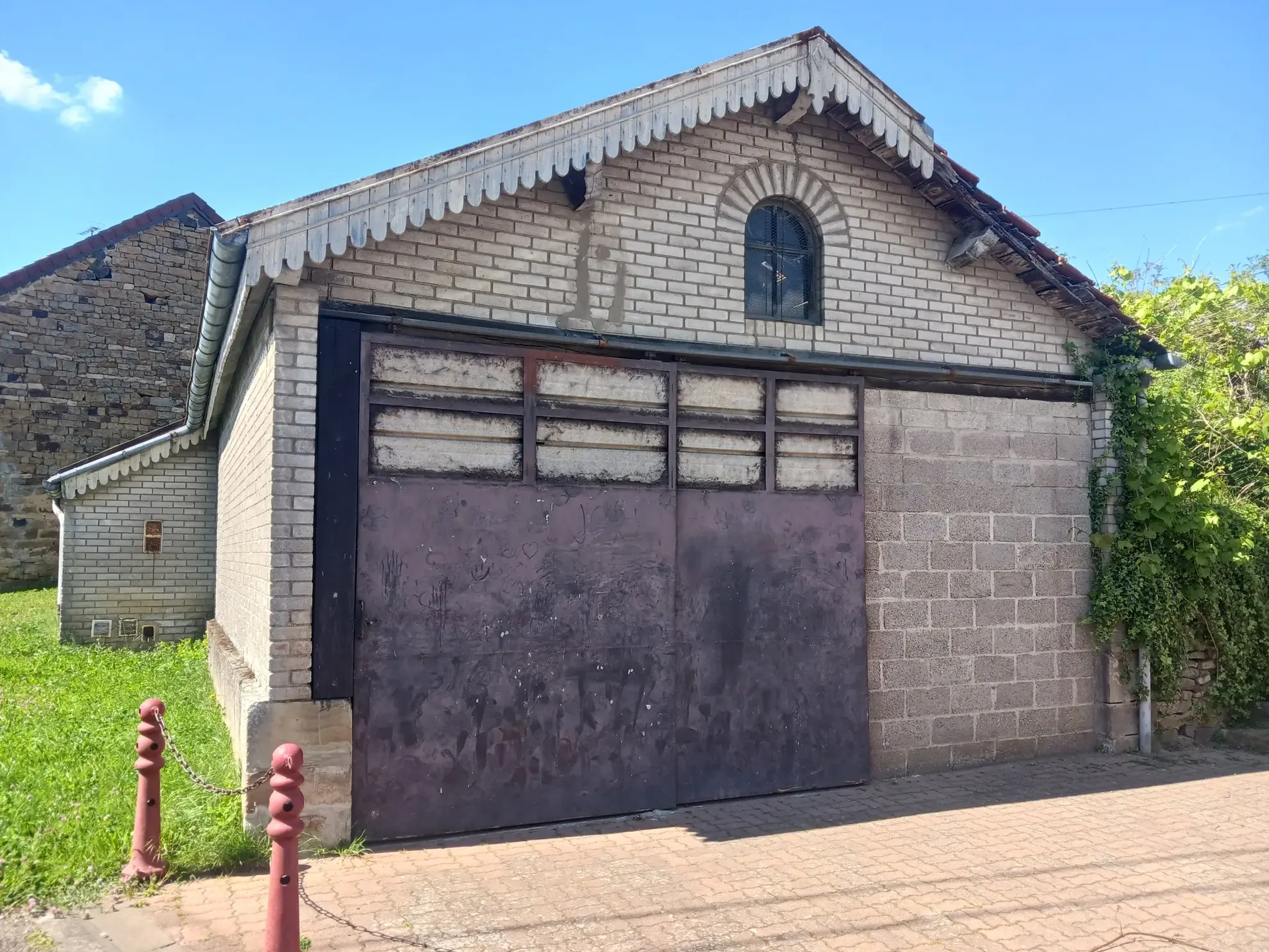 Garage de 50 m² à Champsevraine pour stockage ou atelier - 52500