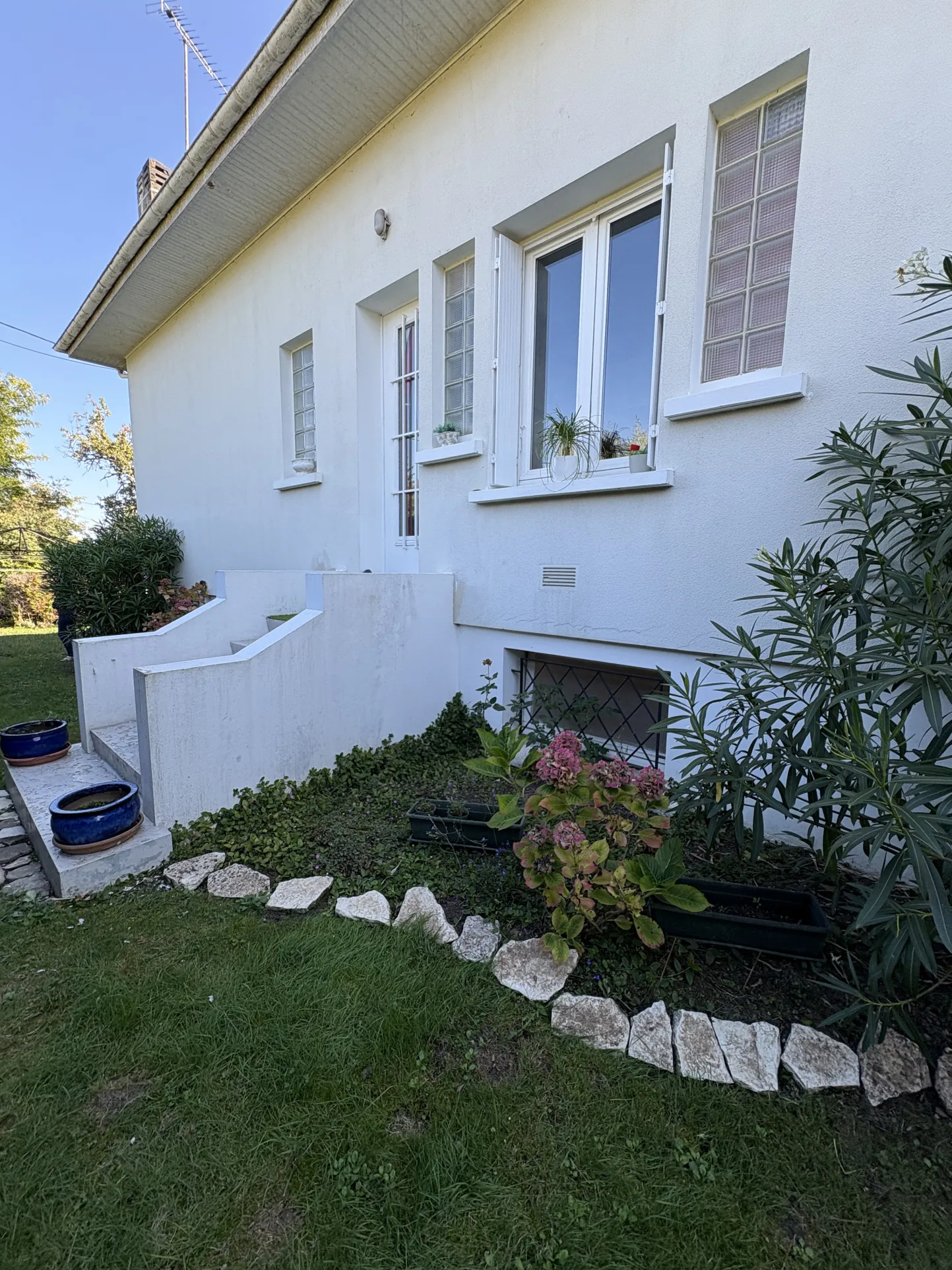 Maison à Bazas avec grand sous-sol, jardin clos et emplacement privilégié 