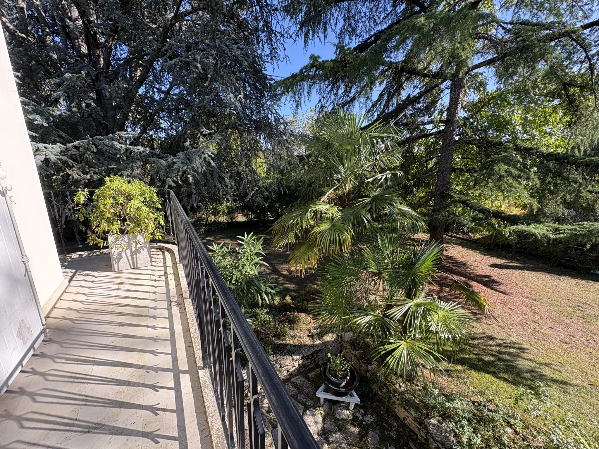 Maison à Bazas avec grand sous-sol, jardin clos et emplacement privilégié 