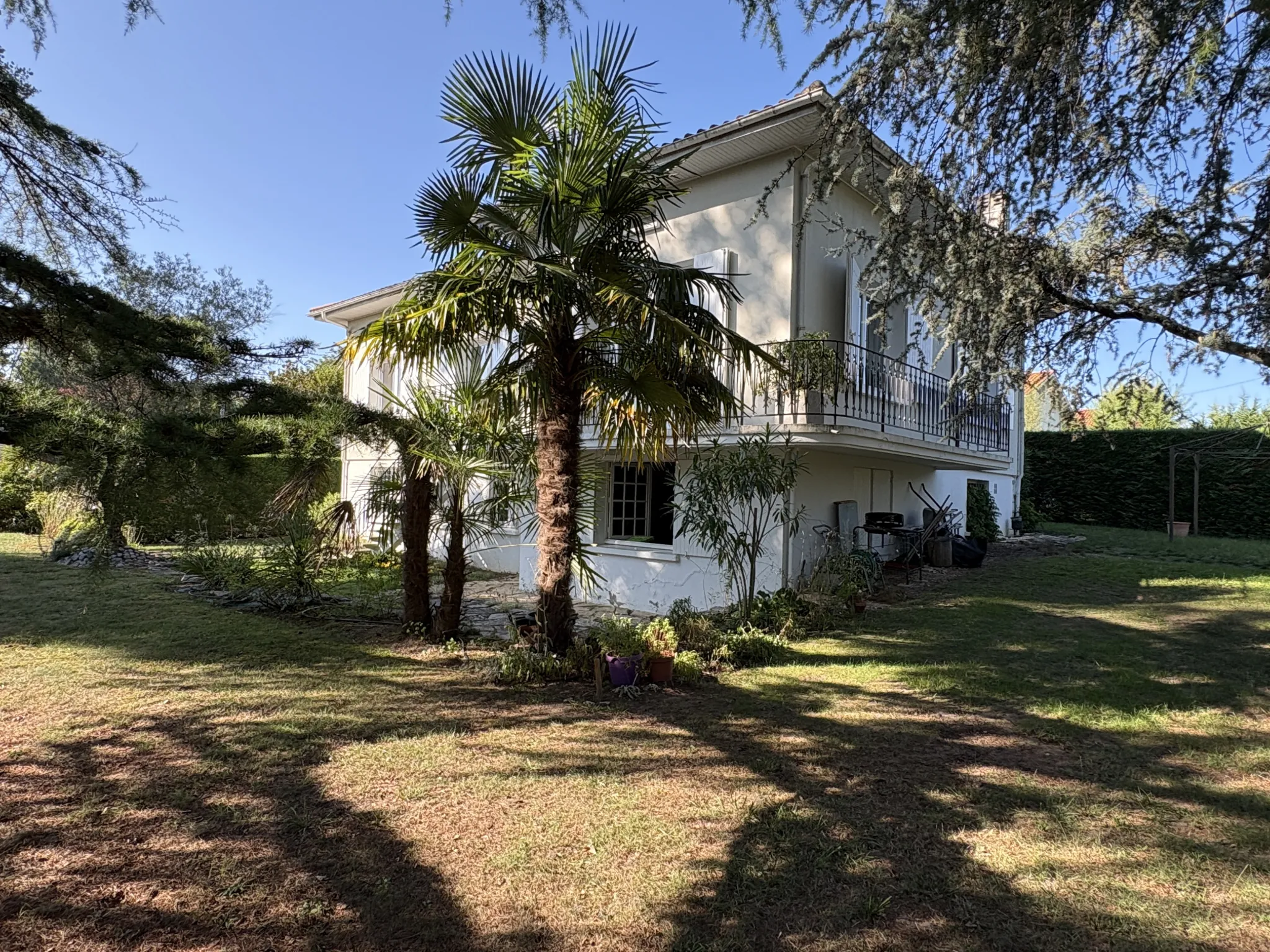 Maison à Bazas avec grand sous-sol, jardin clos et emplacement privilégié 