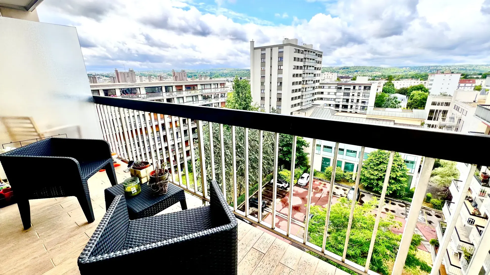 Studio lumineux avec balcon à Rueil-Malmaison près du RER A