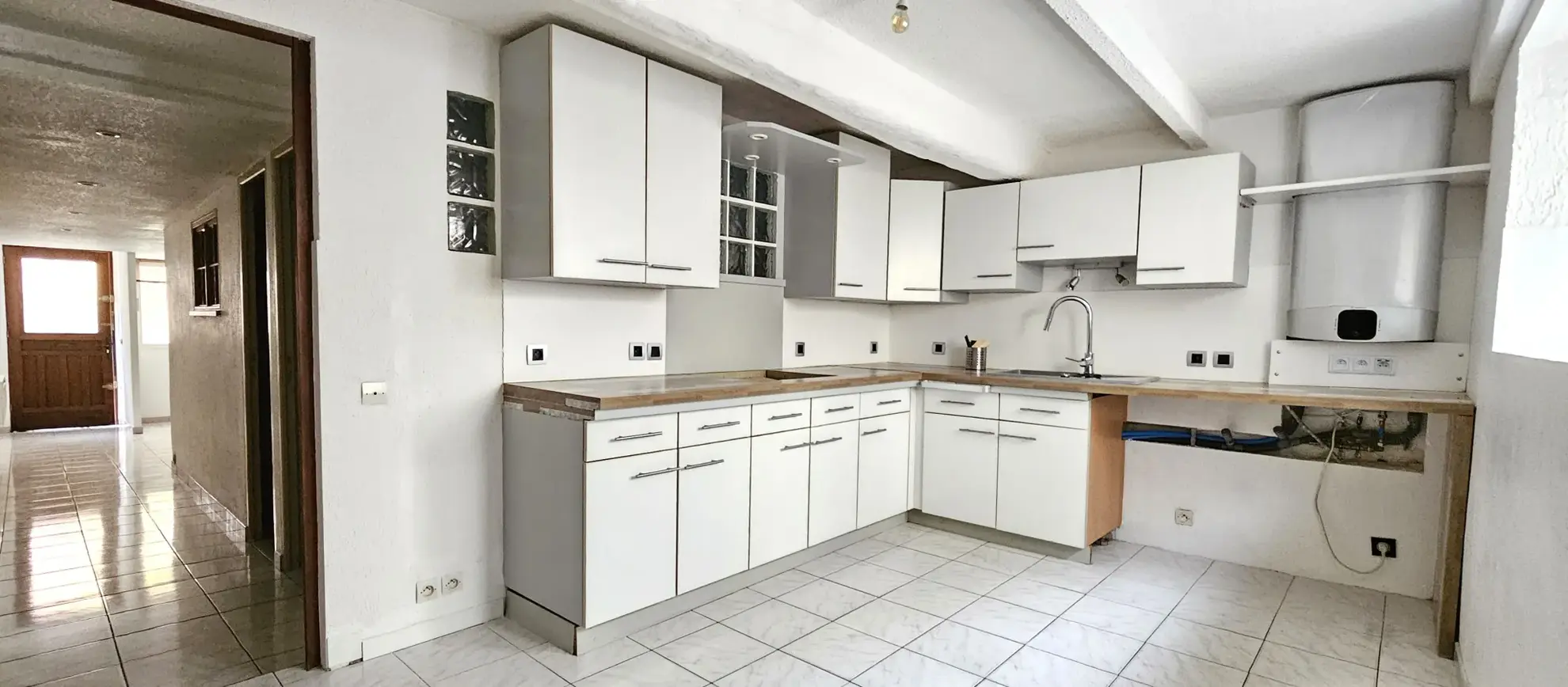 Appartement T2 traversant de 53,52 m² en rez-de-chaussée à Bandol - Spécial investissement ou usage professionnel 