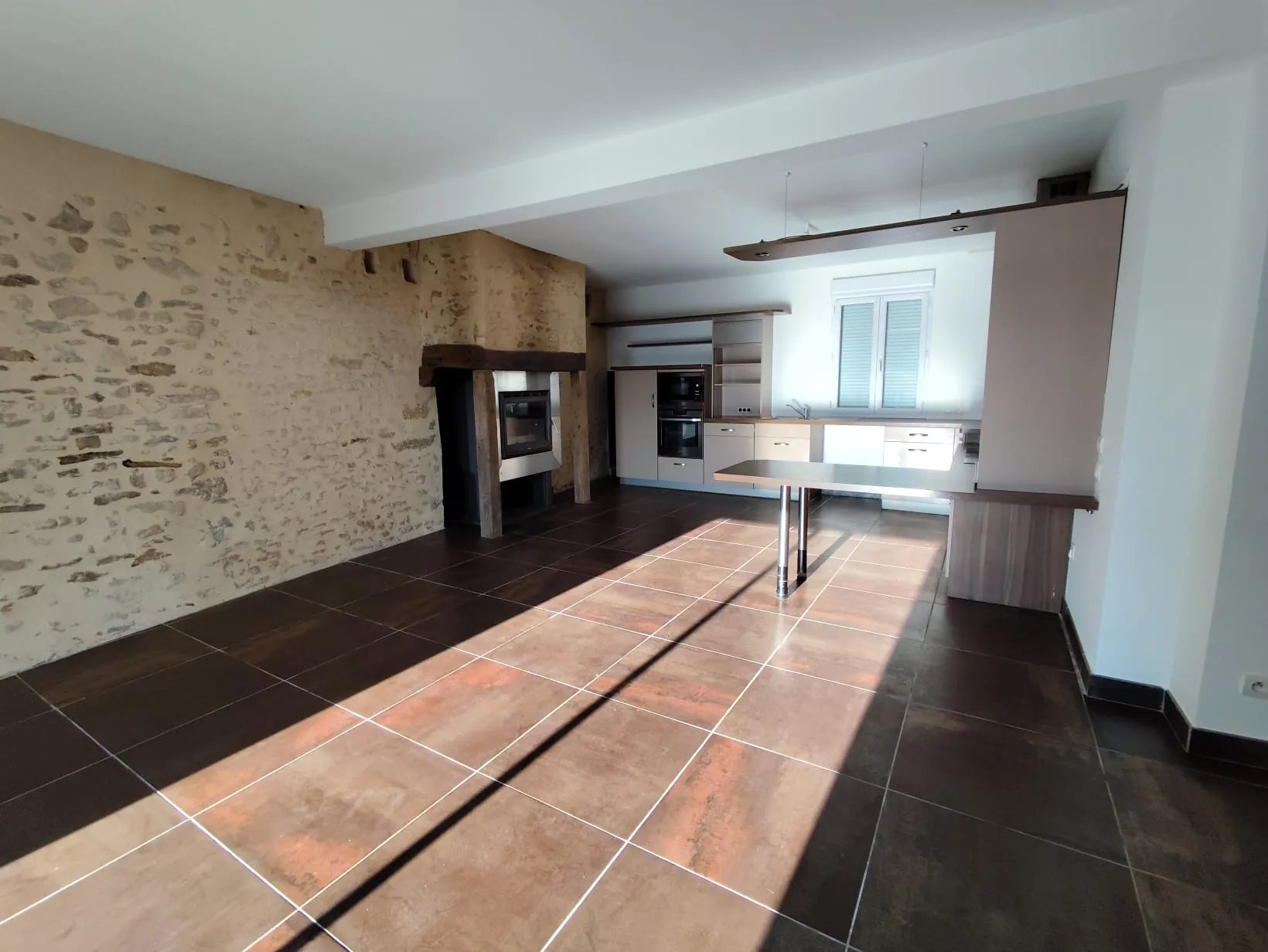 Maison PMR à vendre à Ancinnes avec 4 chambres, garage et jardin - 125 m² 