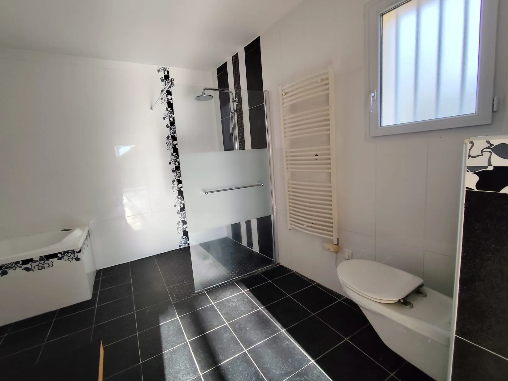 Maison PMR à vendre à Ancinnes avec 4 chambres, garage et jardin - 125 m² 