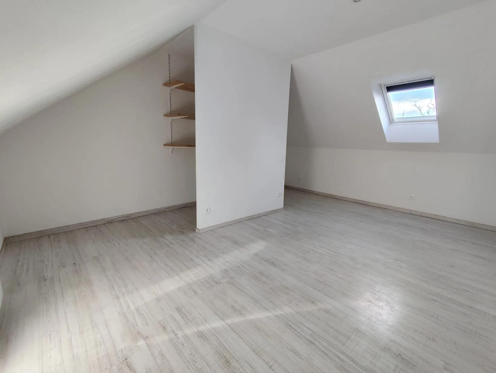 Maison PMR à vendre à Ancinnes avec 4 chambres, garage et jardin - 125 m² 