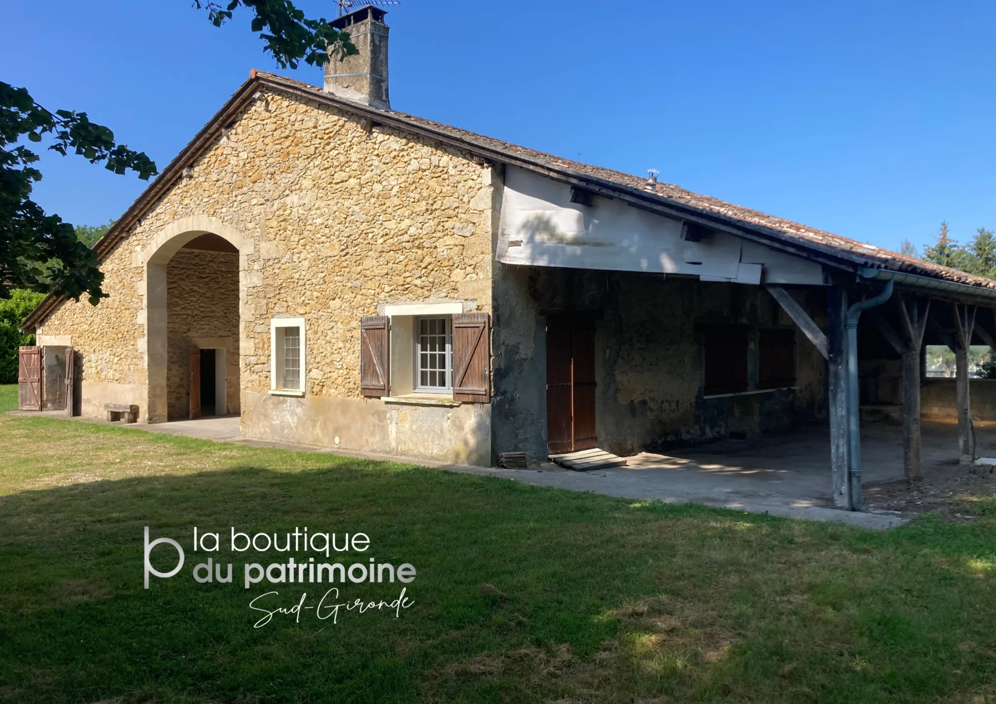 Belle maison en pierre avec terrain à Bazas, garage et dépendances en Gironde 