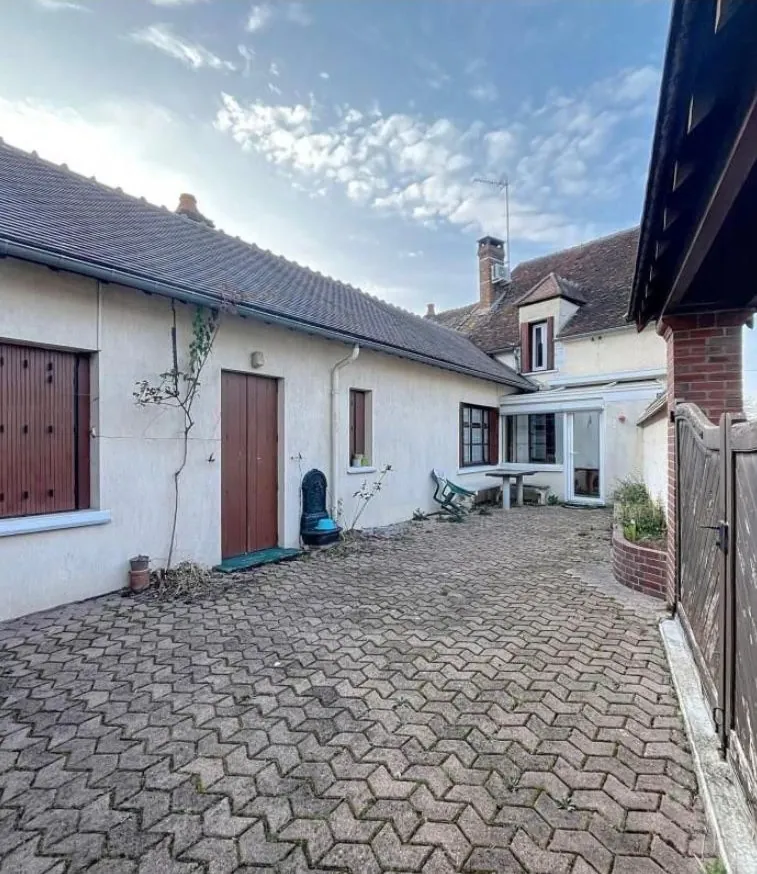 Maison de 100 m² avec cour à Chemilly-sur-Yonne, secteur recherché