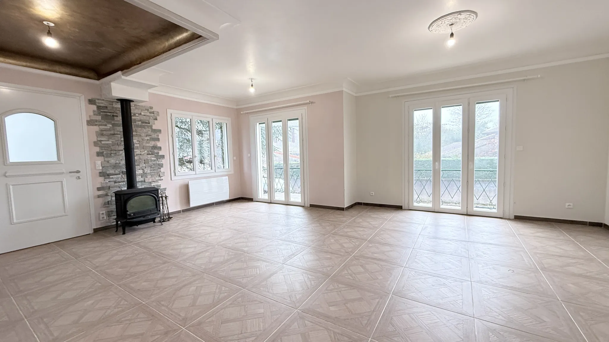 Maison familiale de 170 m² en centre-ville de Montpon-Ménestérol avec terrain clos 