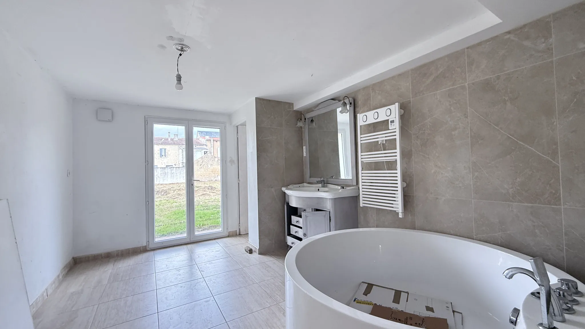 Maison familiale de 170 m² en centre-ville de Montpon-Ménestérol avec terrain clos 