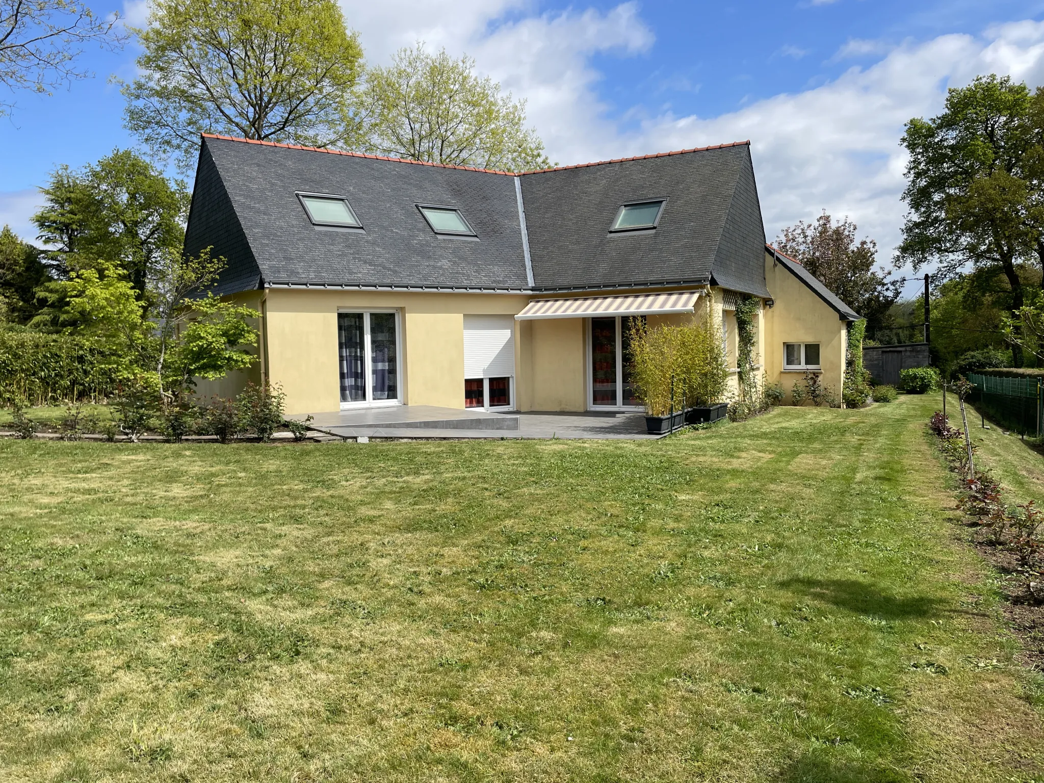 Charmante maison à Malguénac proche Pontivy avec terrasse et grand terrain