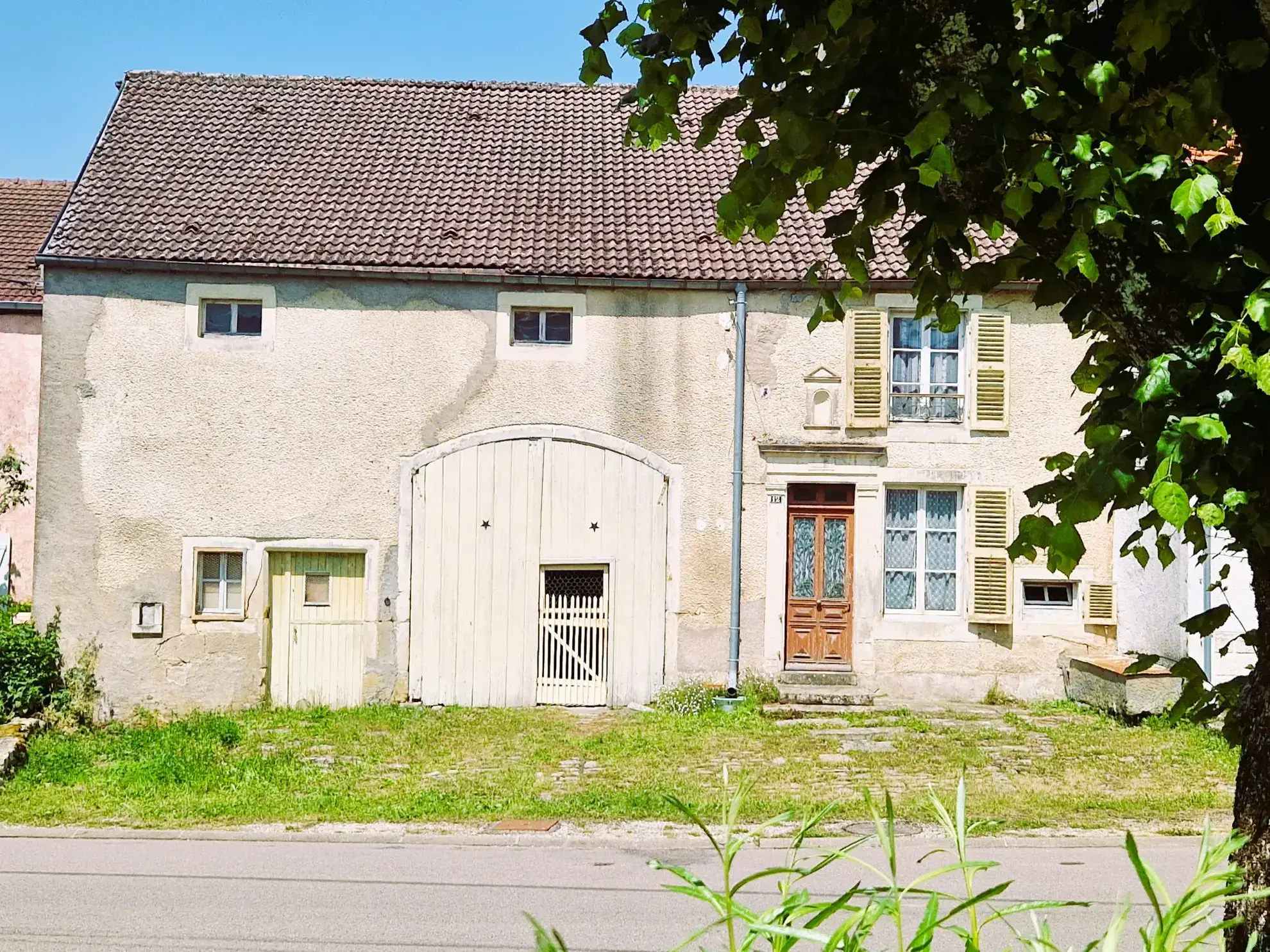 Belle maison du 18ème siècle avec jardin et charme historique à Varennes-sur-Amance