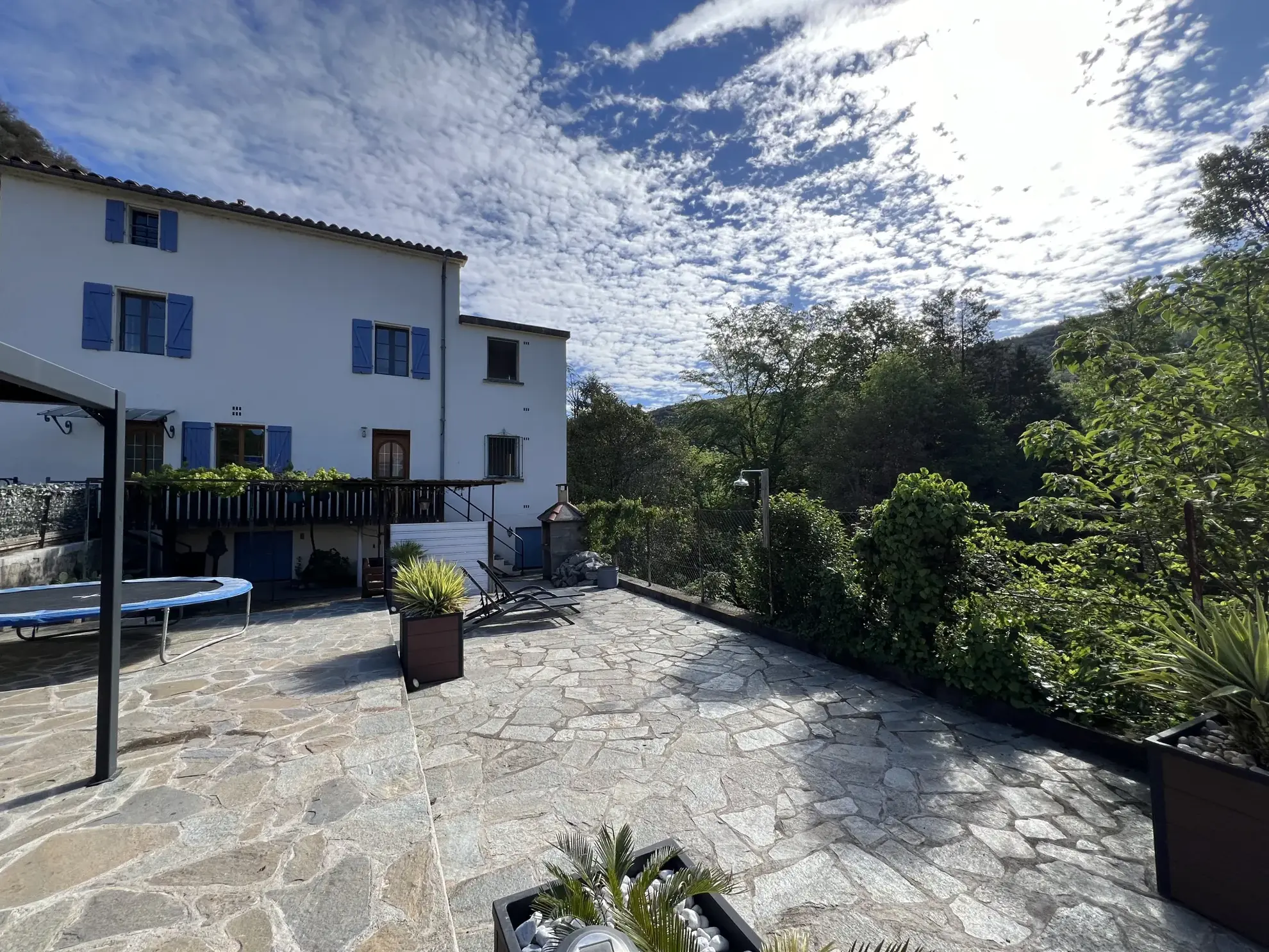 Maison avec deux appartements à Arles sur Tech — Grande terrasse et stationnements 