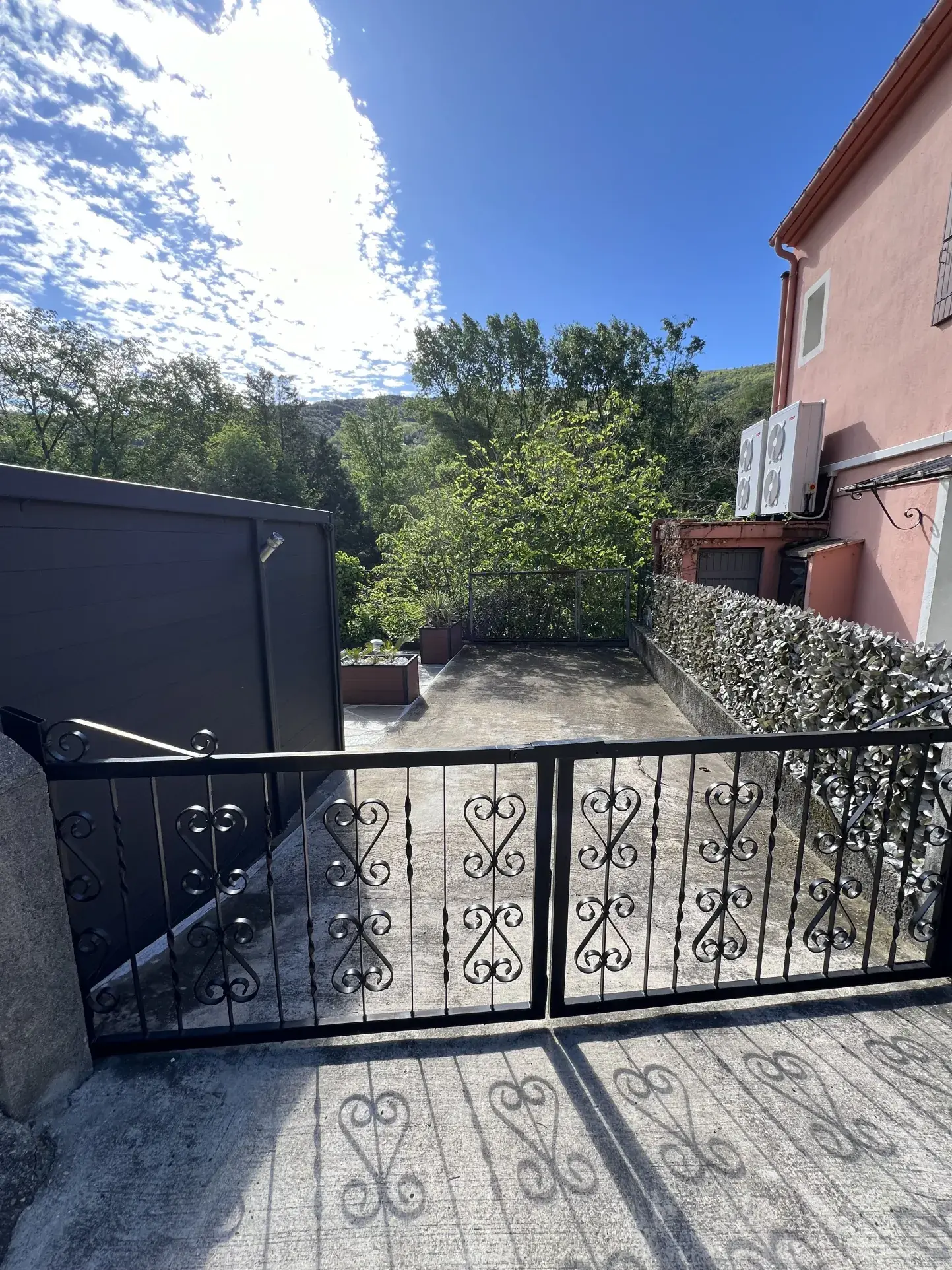 Maison avec deux appartements à Arles sur Tech — Grande terrasse et stationnements 