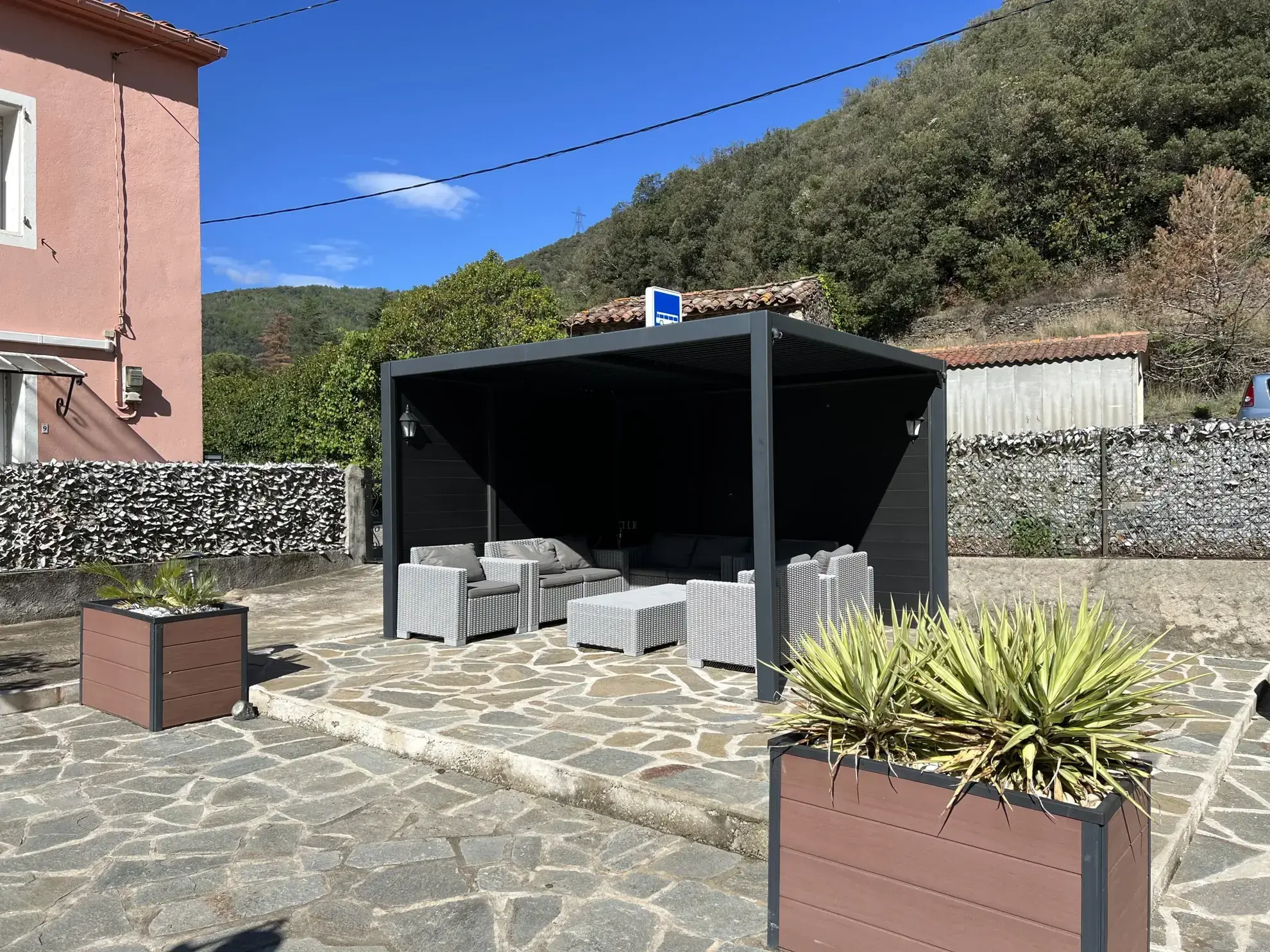 Maison avec deux appartements à Arles sur Tech — Grande terrasse et stationnements 