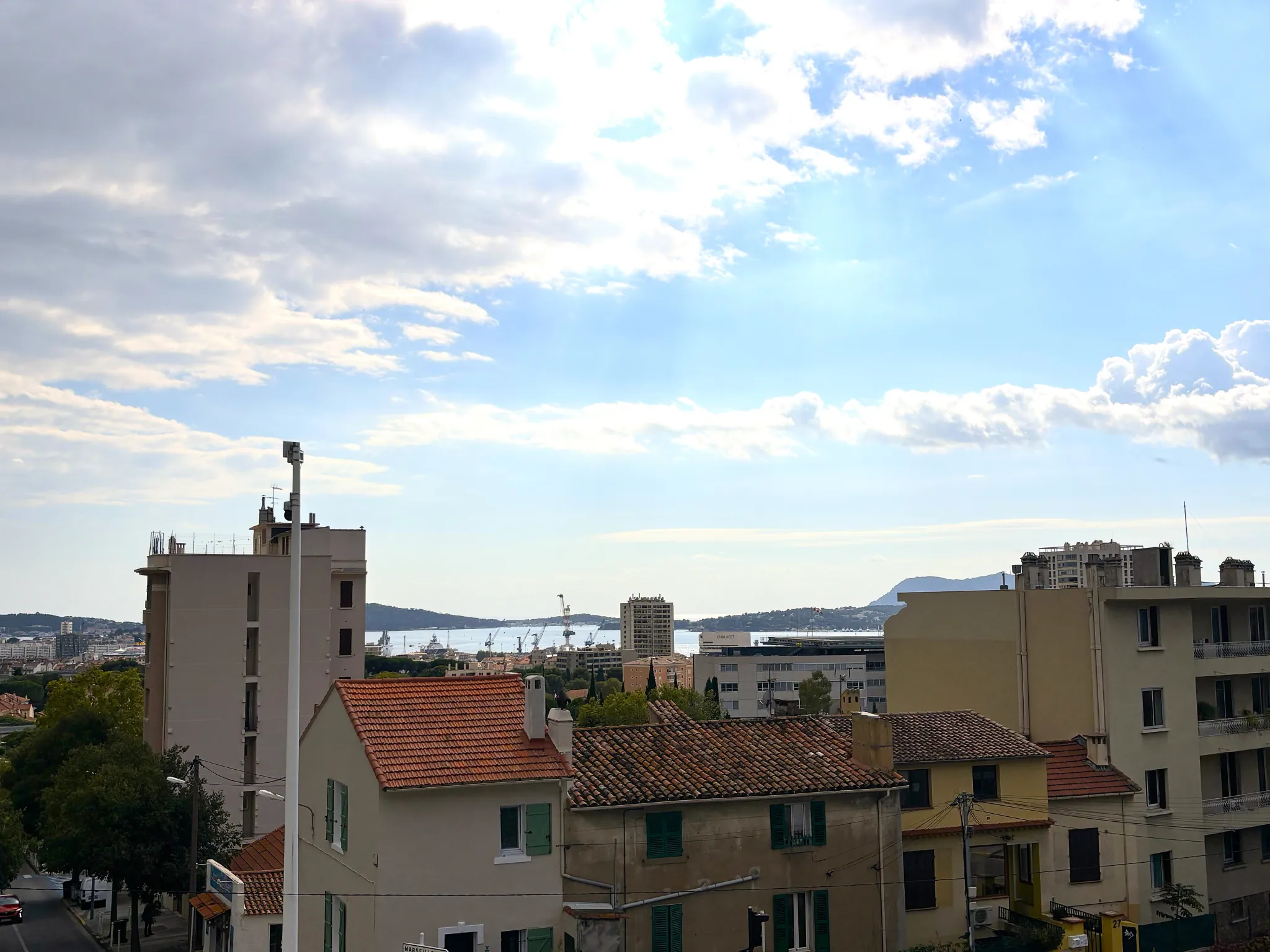 Appartement T4 avec terrasse et vue mer sur les hauteurs de Toulon Faron 