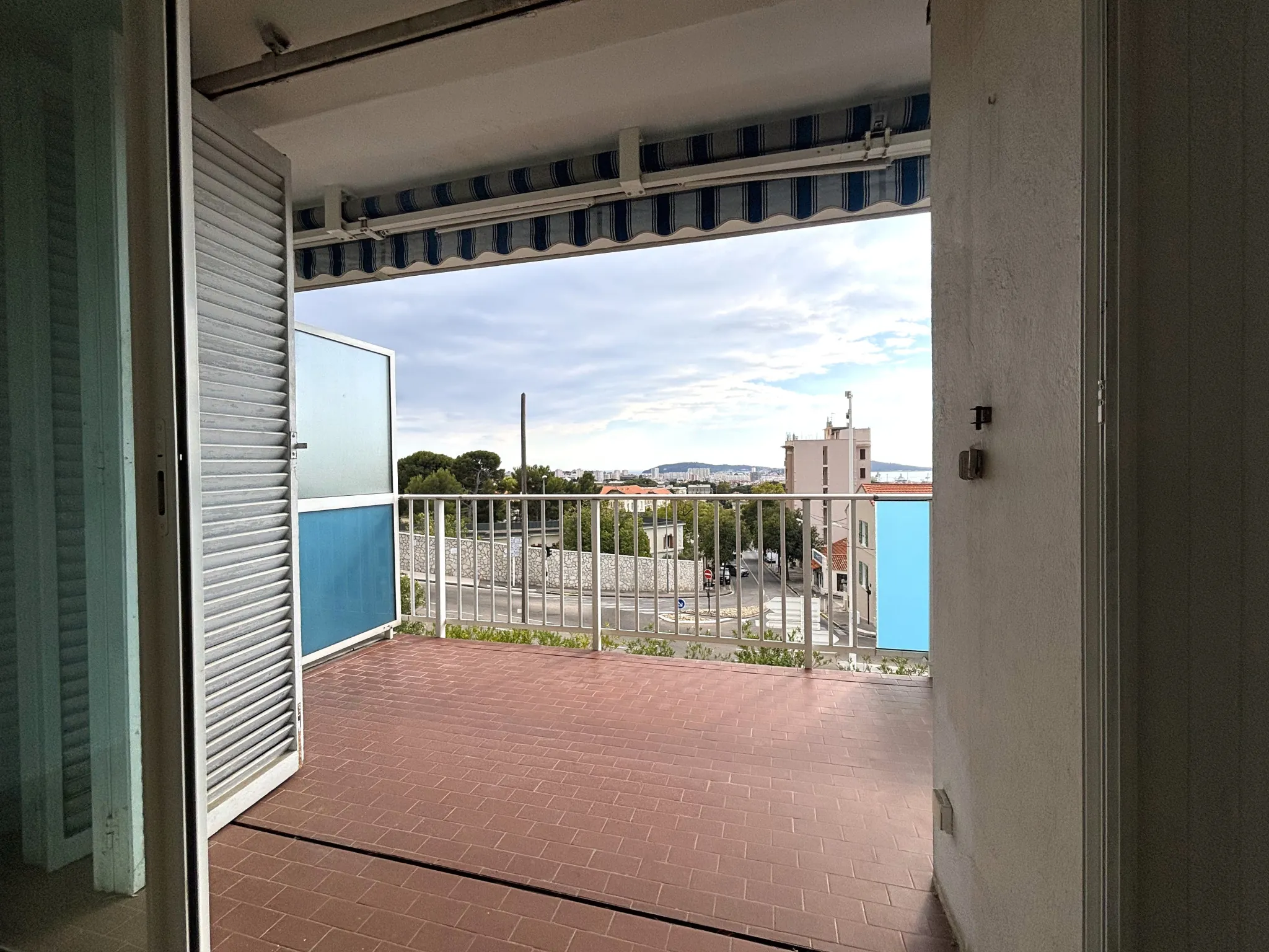 Appartement T4 avec terrasse et vue mer sur les hauteurs de Toulon Faron 