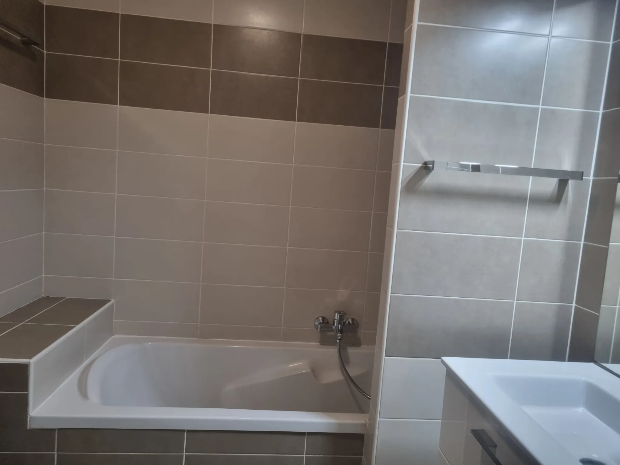 Maison de ville rénovée à Bazas de 68 m² avec 2 chambres et bureau 