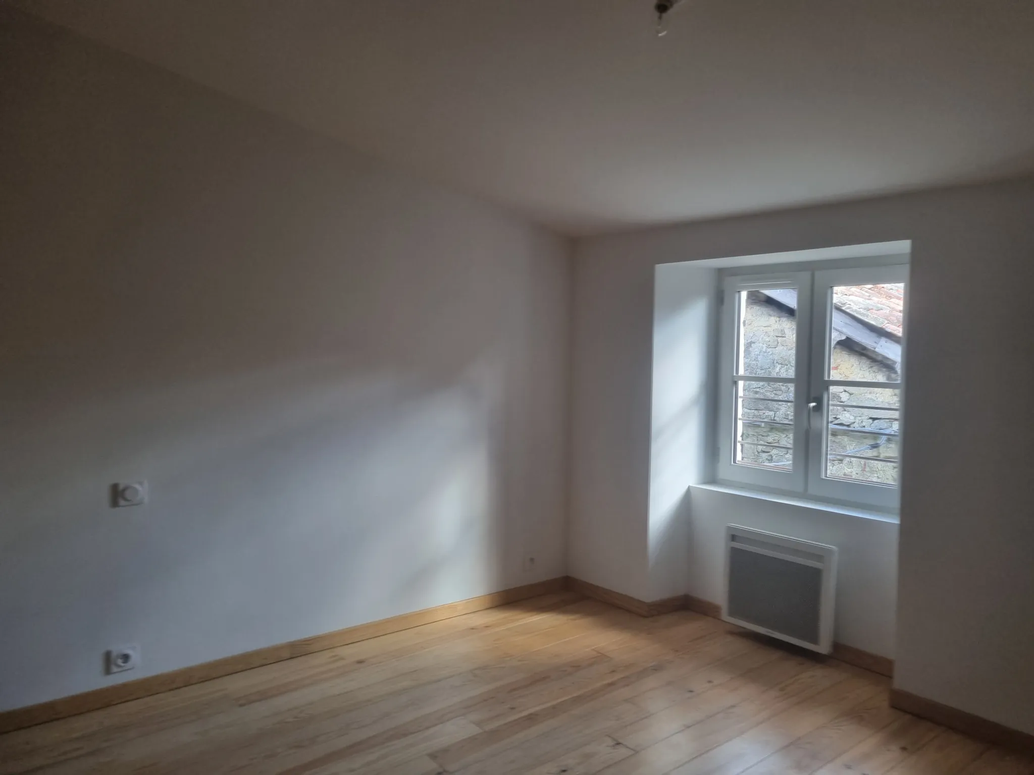 Maison de ville rénovée à Bazas de 68 m² avec 2 chambres et bureau 