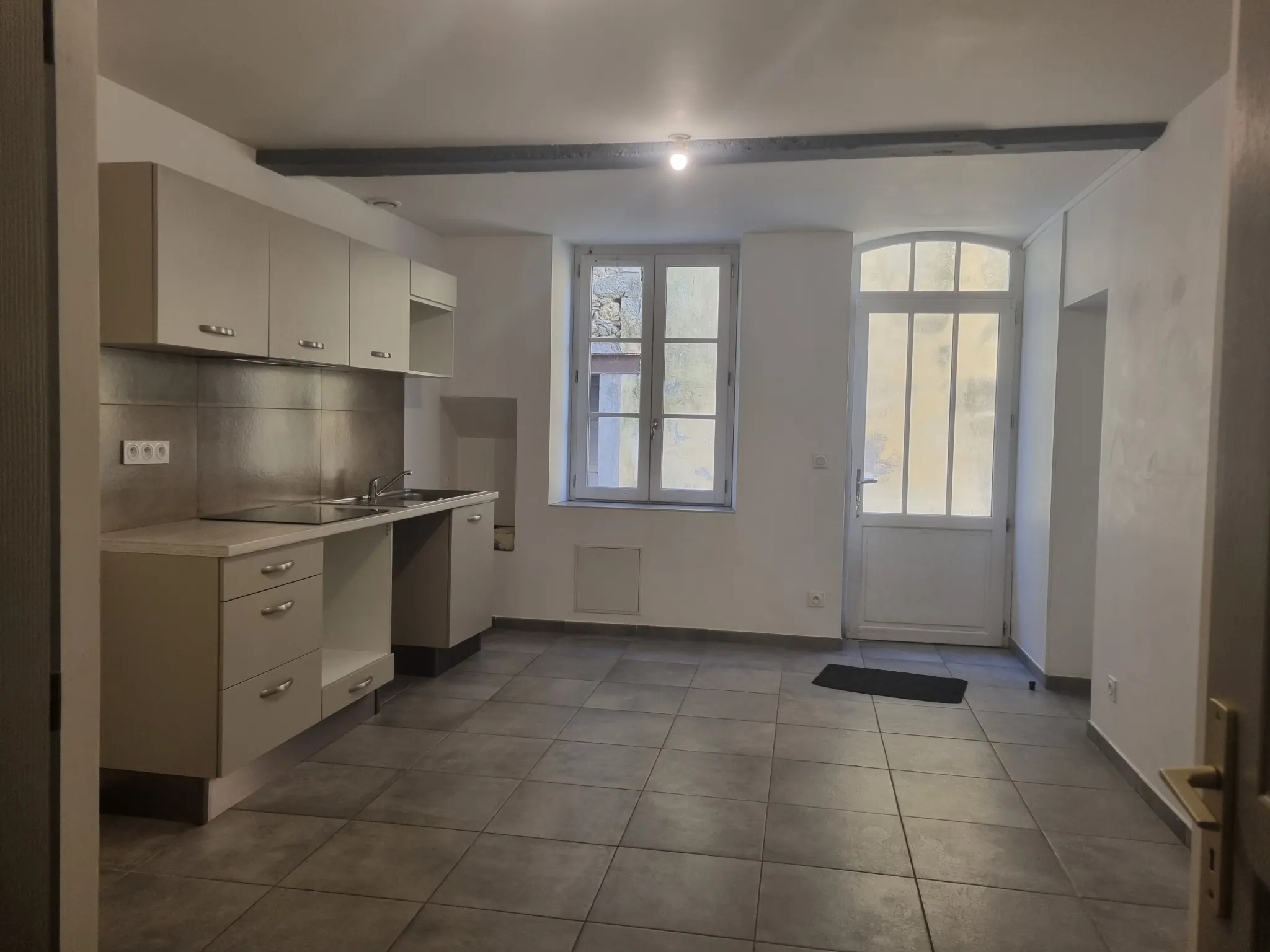 Maison de ville rénovée à Bazas de 68 m² avec 2 chambres et bureau