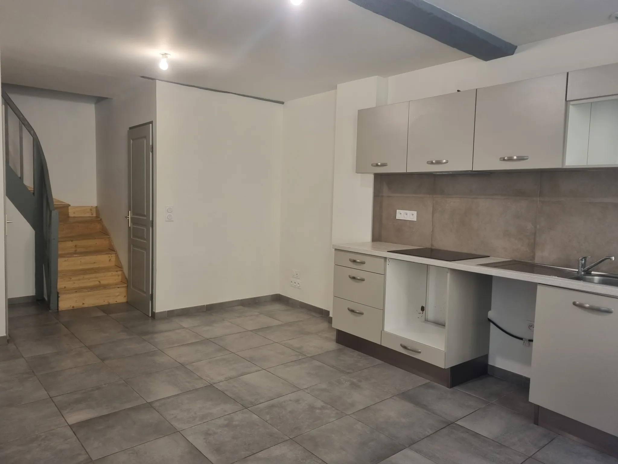 Maison de ville rénovée à Bazas de 68 m² avec 2 chambres et bureau 