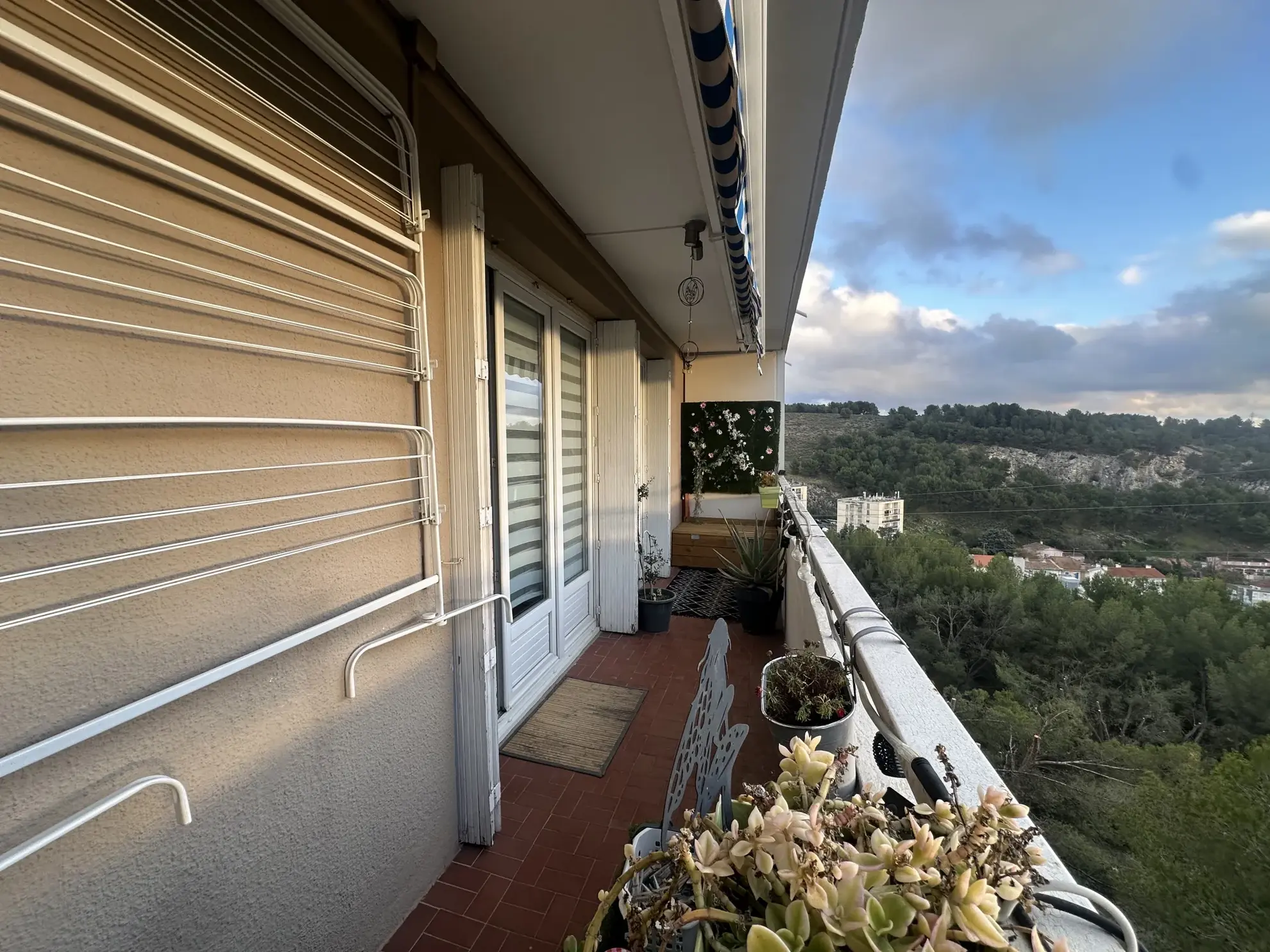 Appartement T3 de 60 m² avec balcon à Septèmes-les-Vallons en vente 