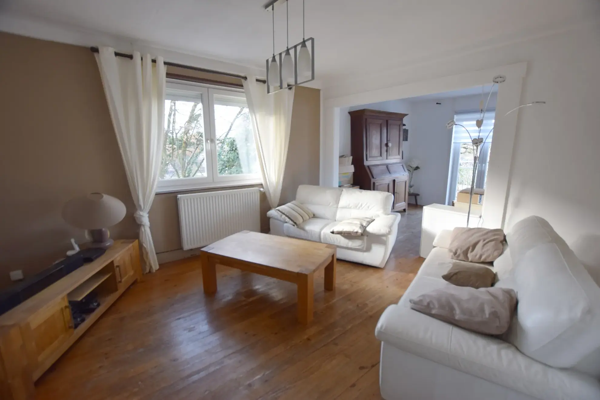 Maison atypique lumineuse avec grand volume à Mathay 