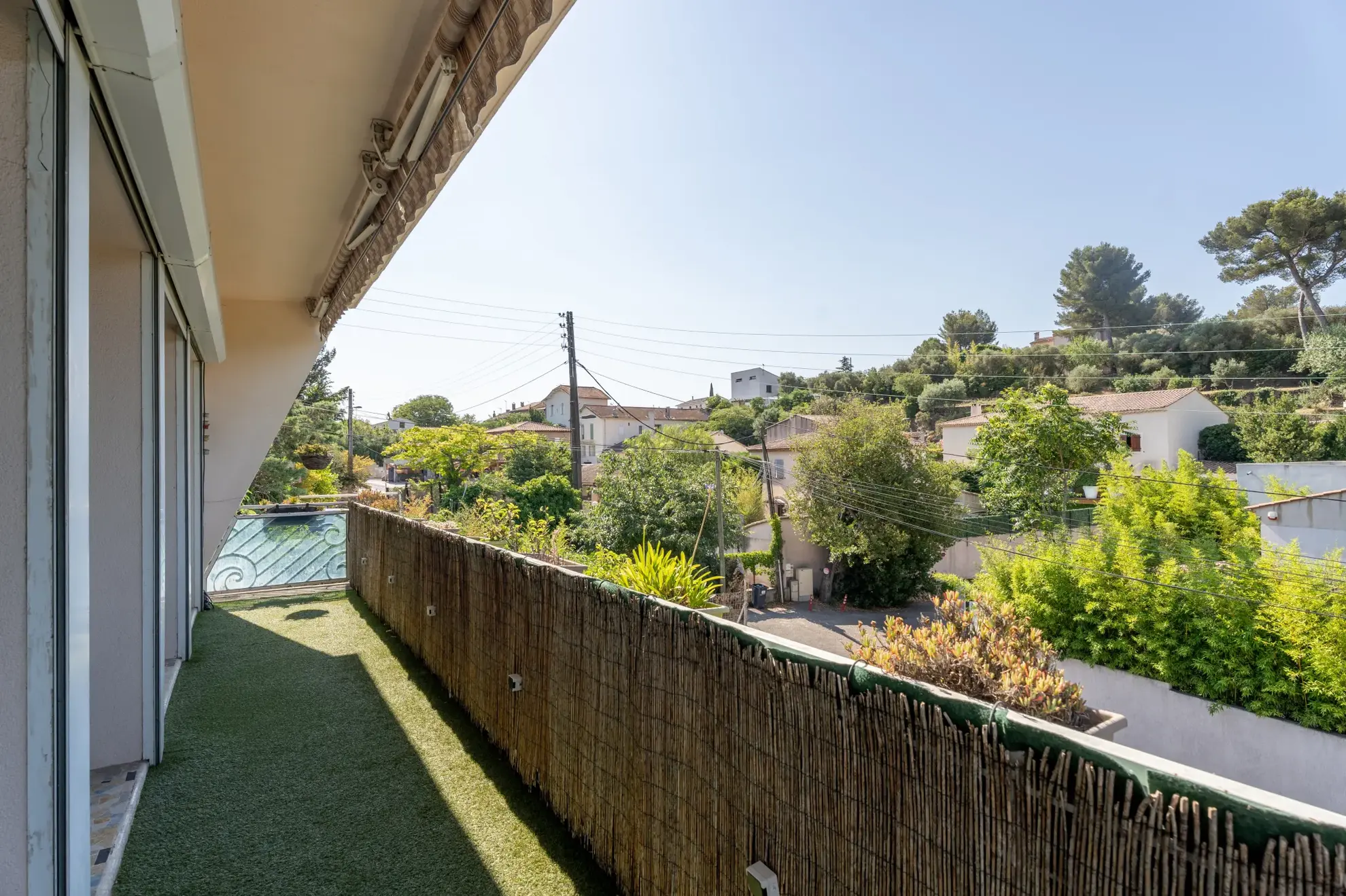 Haut de villa à Éoures avec terrasse, 3 chambres, parking et vue panoramique
