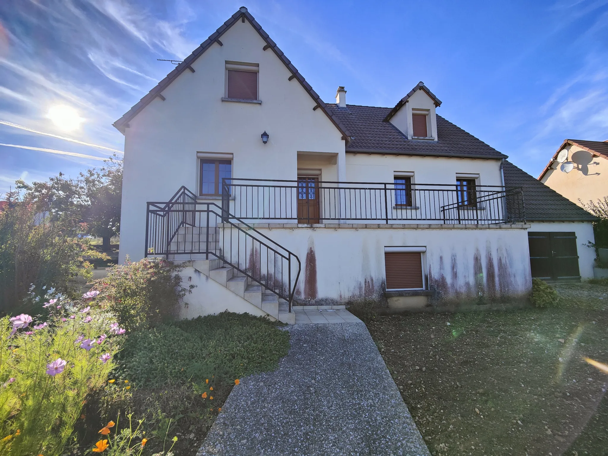 Maison familiale avec 6 chambres, vue sur champs à Laroche-Saint-Cydroine