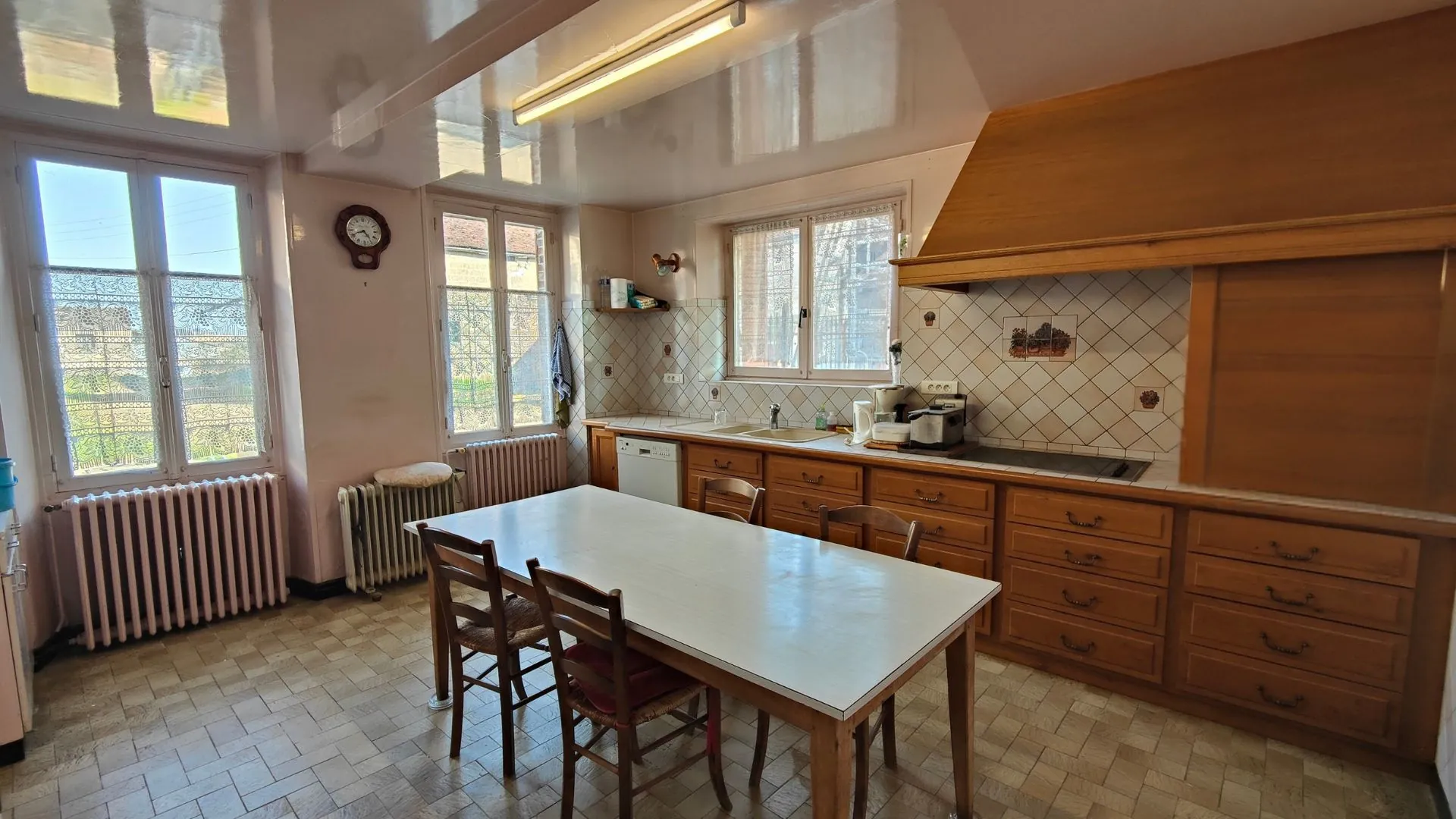 Maison à Bussy-en-Othe avec grand terrain et dépendances - Opportunité à saisir 