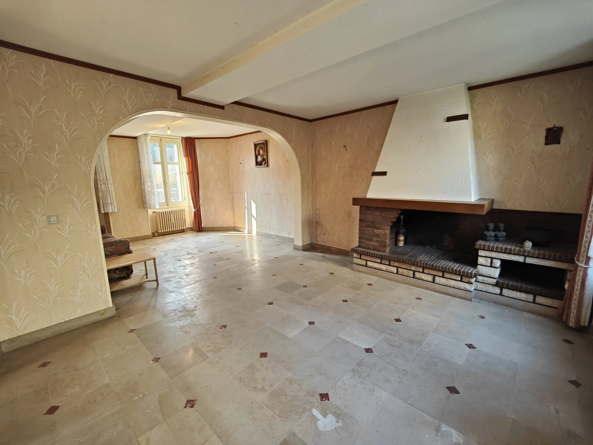 Maison à Bussy-en-Othe avec grand terrain et dépendances - Opportunité à saisir