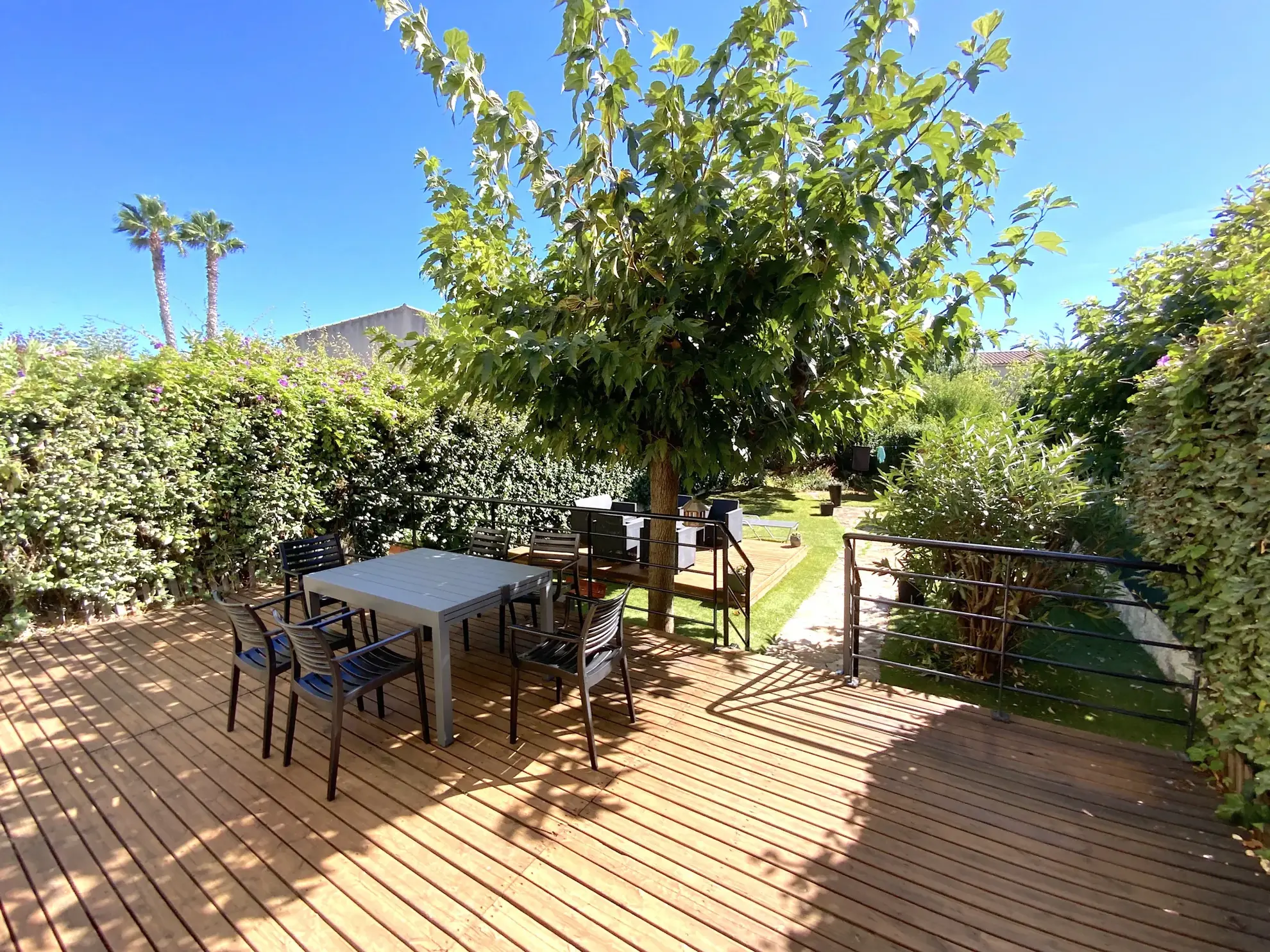 Appartement en rez-de-jardin avec jardin de 180 m² à Saint-Cyr-sur-Mer 