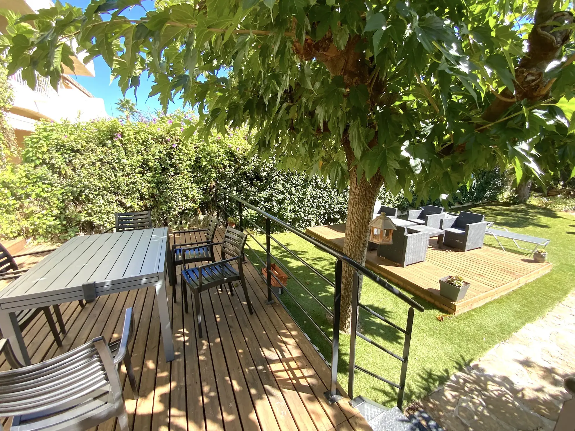 Appartement en rez-de-jardin avec jardin de 180 m² à Saint-Cyr-sur-Mer 