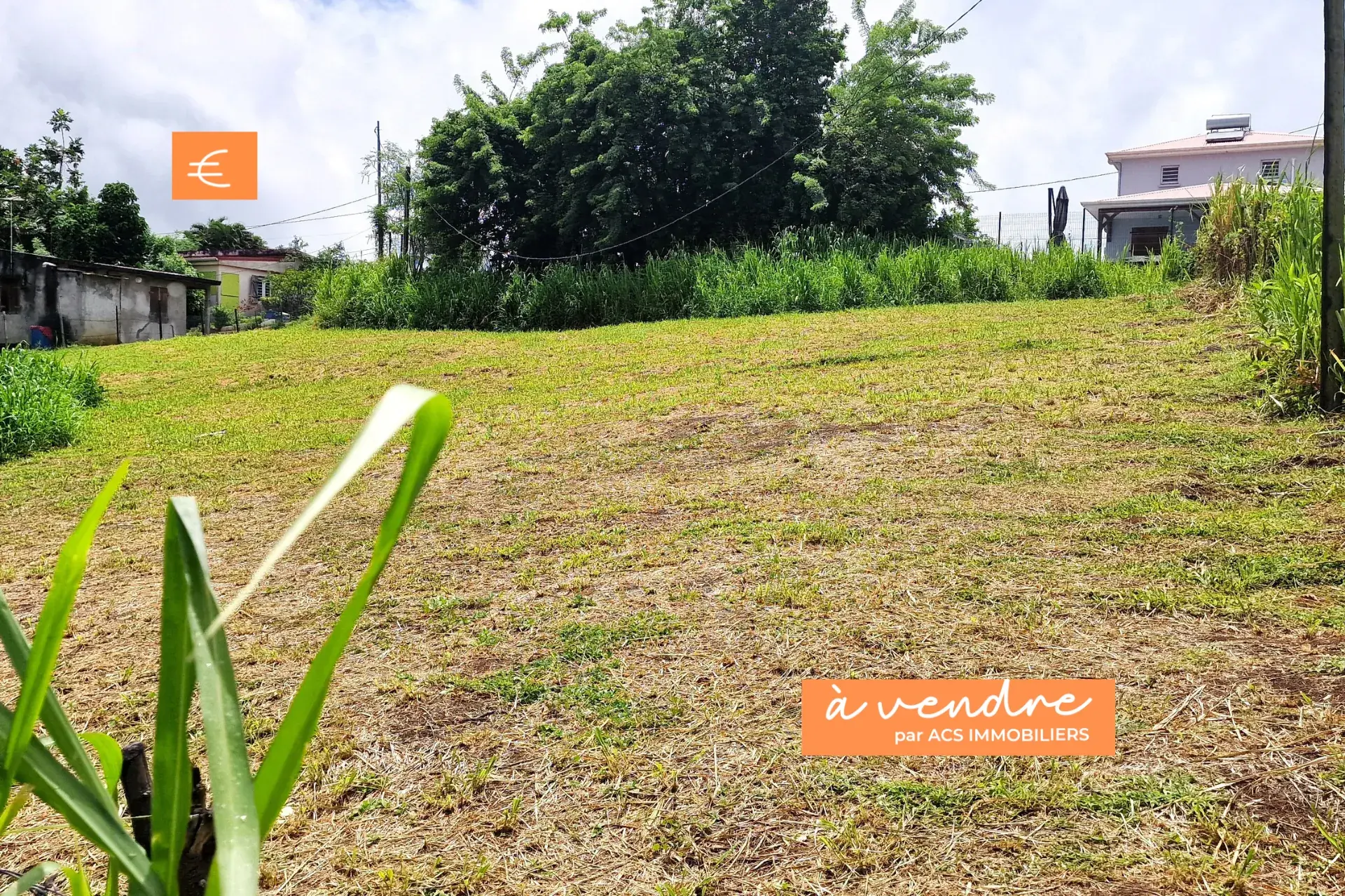 Terrain constructible de 600 m² au LAMENTIN avec vue dégagée et environnement calme