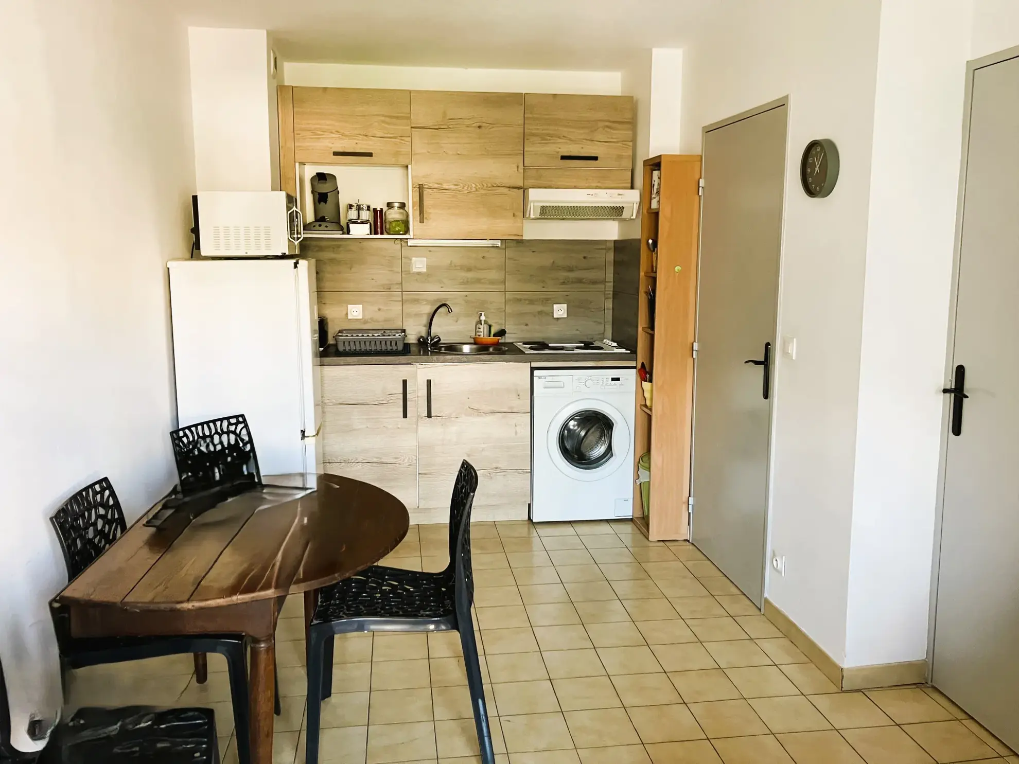 Appartement 2 pièces à Hyères centre-ville avec terrasse, piscine et parking privé 