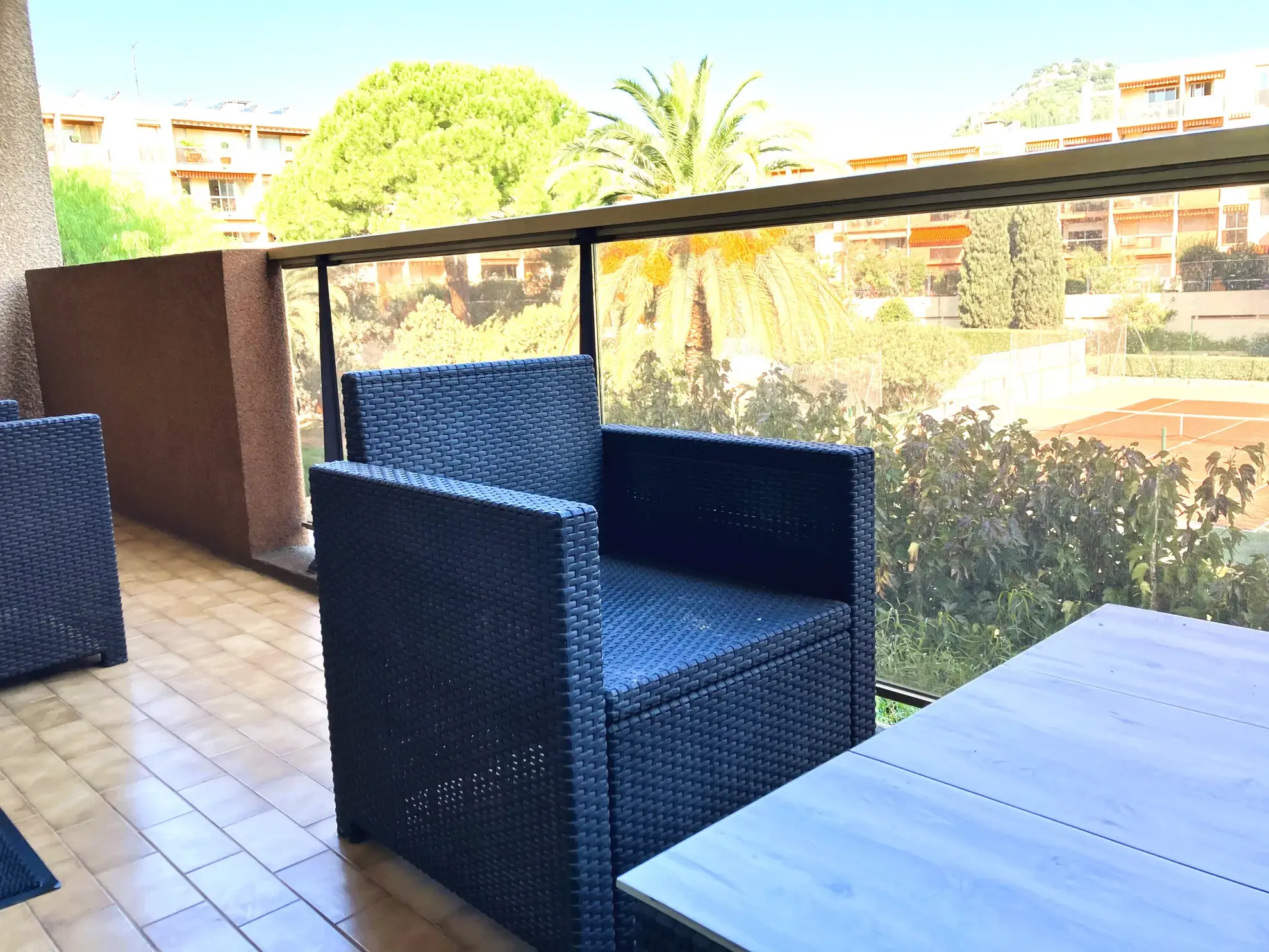 Appartement 2 pièces à Hyères centre-ville avec terrasse, piscine et parking privé 