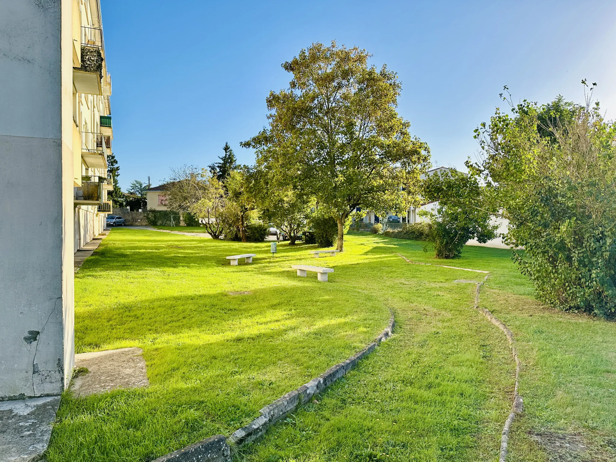 Appartement T3 rénové avec balcon et parking à Niort, secteur Avenue de Limoges 