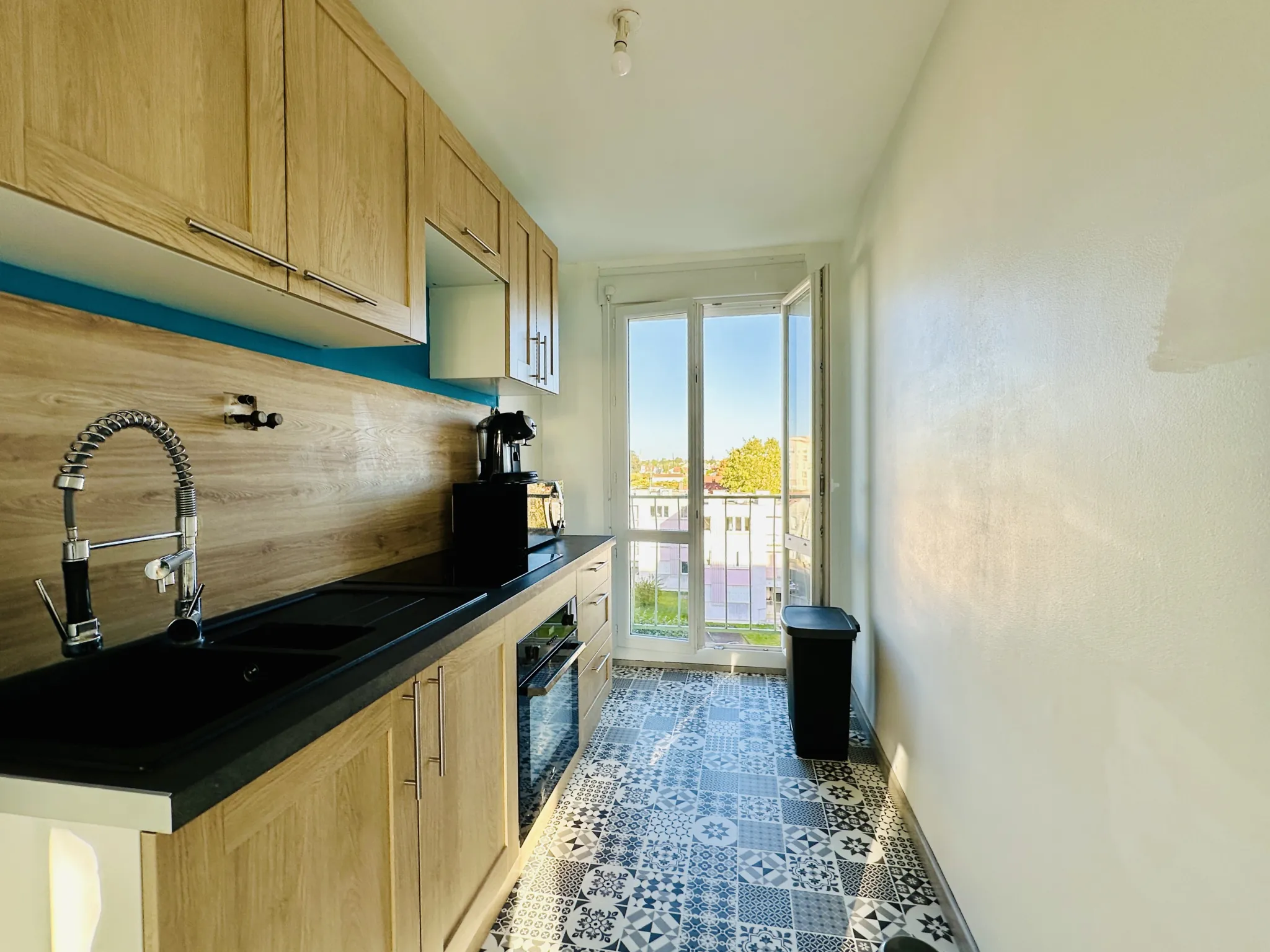 Appartement T3 rénové avec balcon et parking à Niort, secteur Avenue de Limoges 