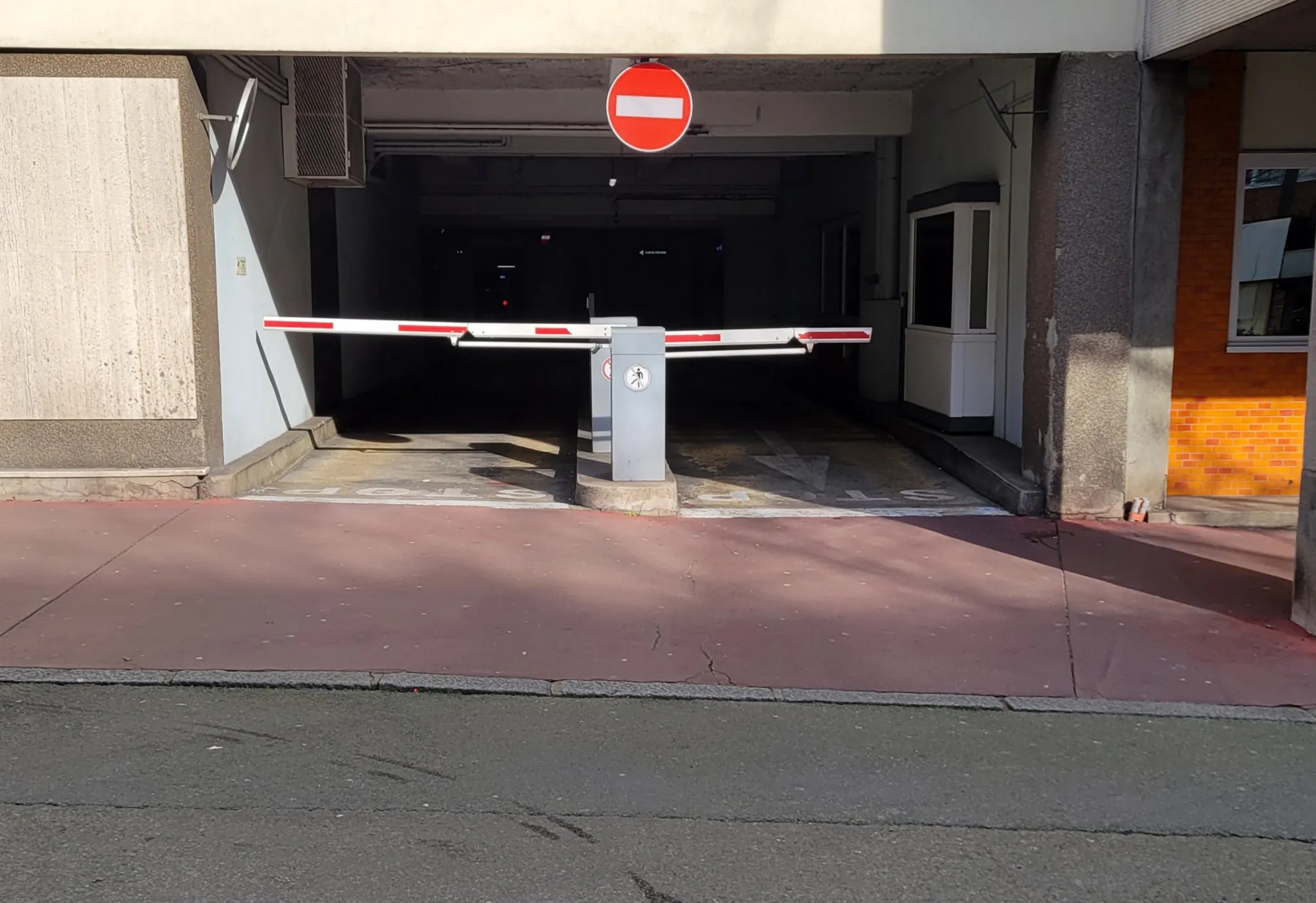 Emplacement de parking sécurisé à vendre à Maine 2000, Le Mans 