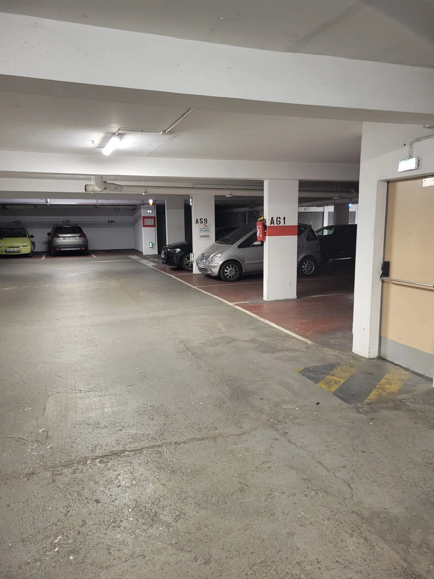 Emplacement de parking sécurisé à vendre à Maine 2000, Le Mans 