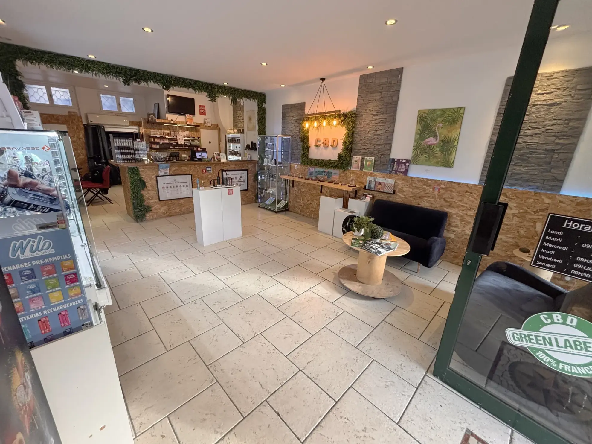 Fonds de commerce vente de produits de vape à La Trinité, emplacement numéro 1 