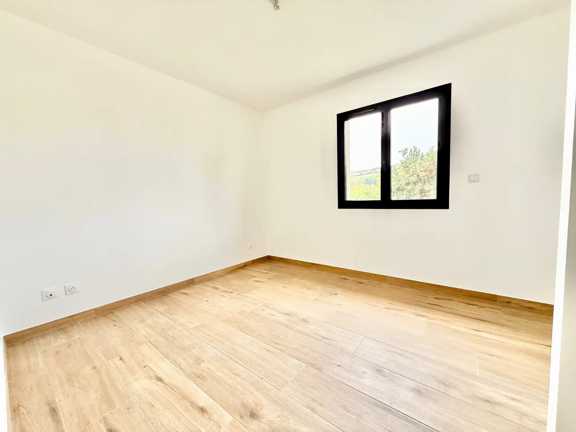 Maison neuve 110 m² à Viriville dans secteur calme avec prestations modernes 