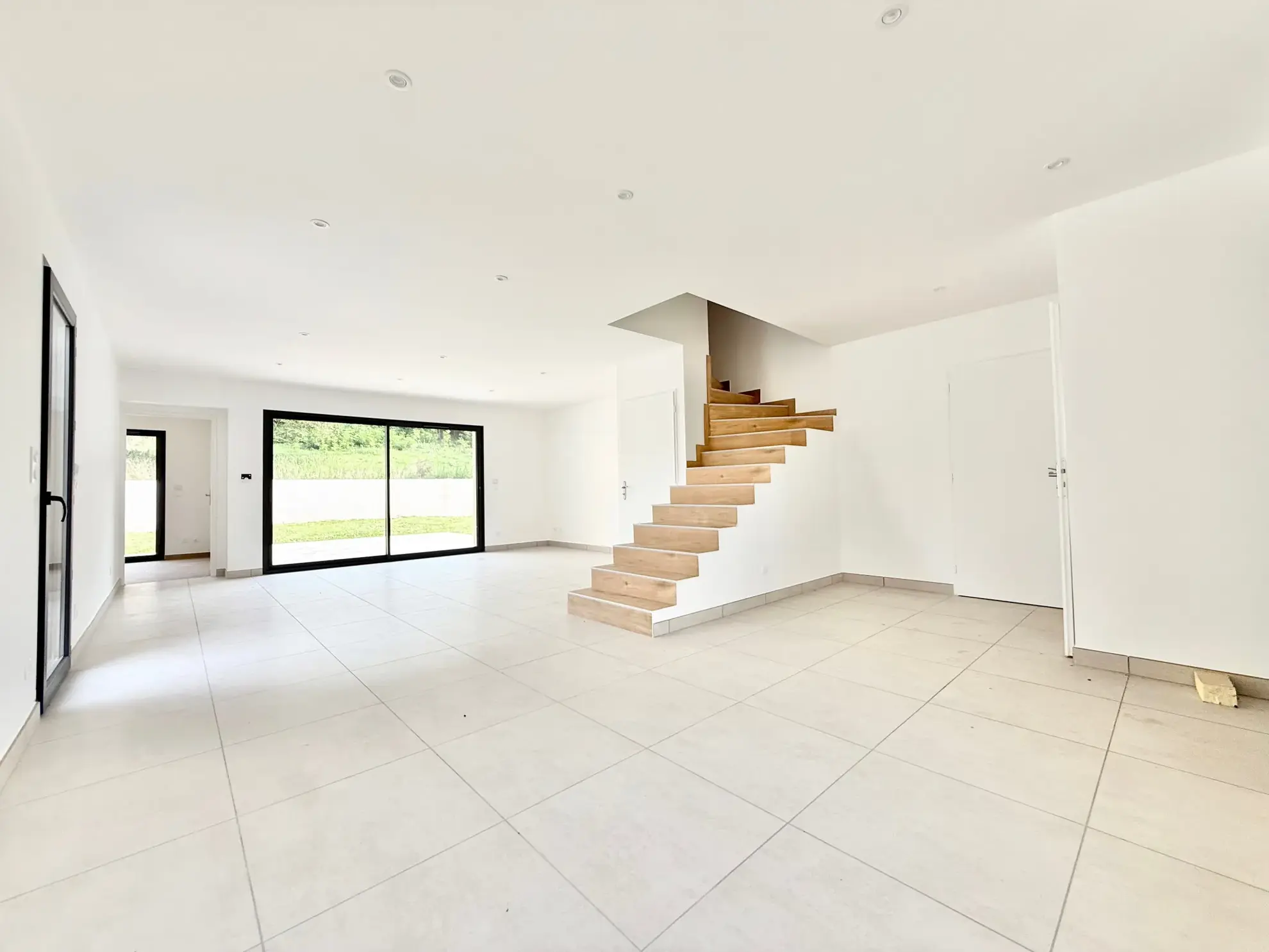 Maison neuve 110 m² à Viriville dans secteur calme avec prestations modernes 